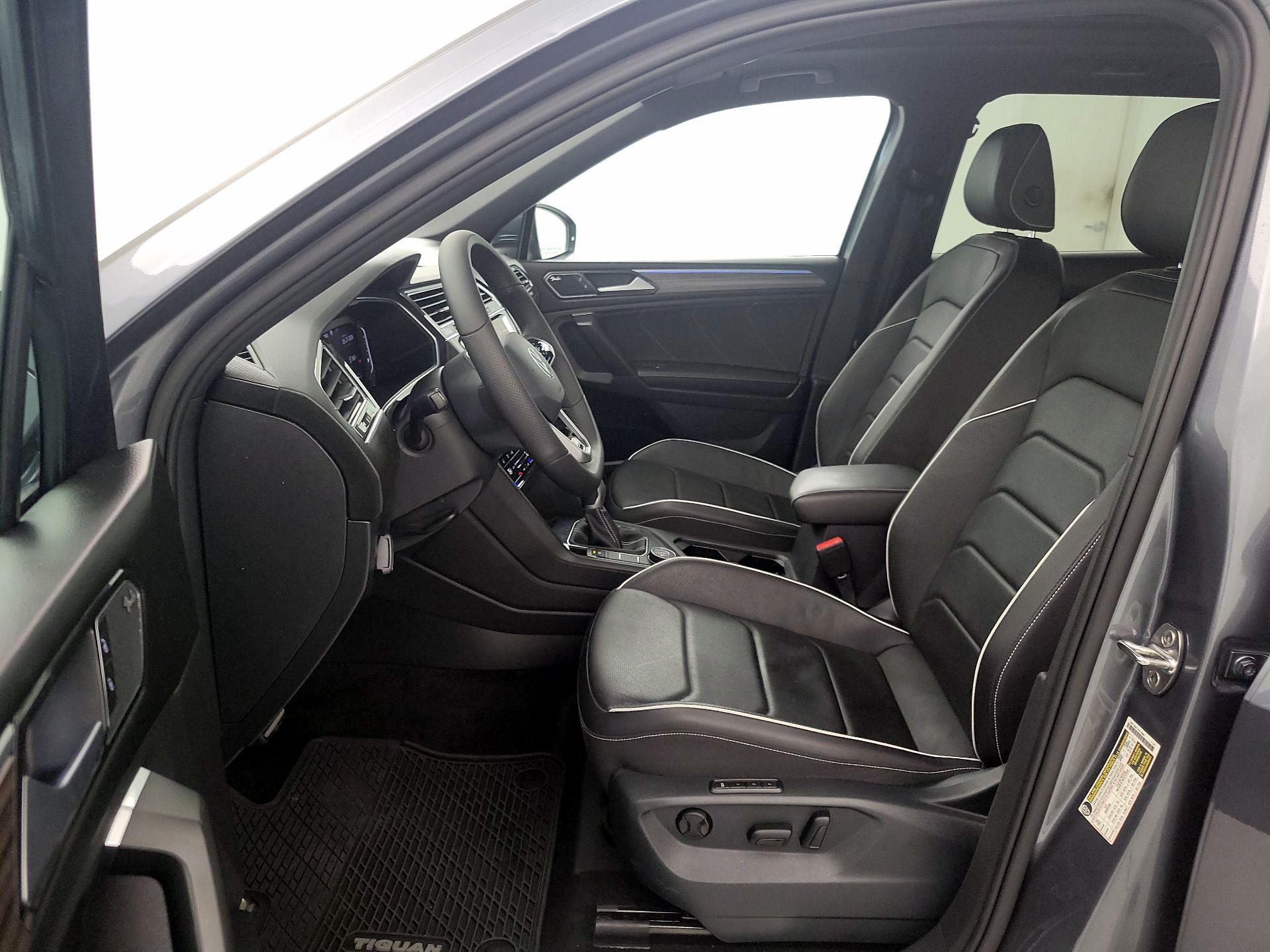 Thumbnail: 2022 Volkswagen Tiguan - 11