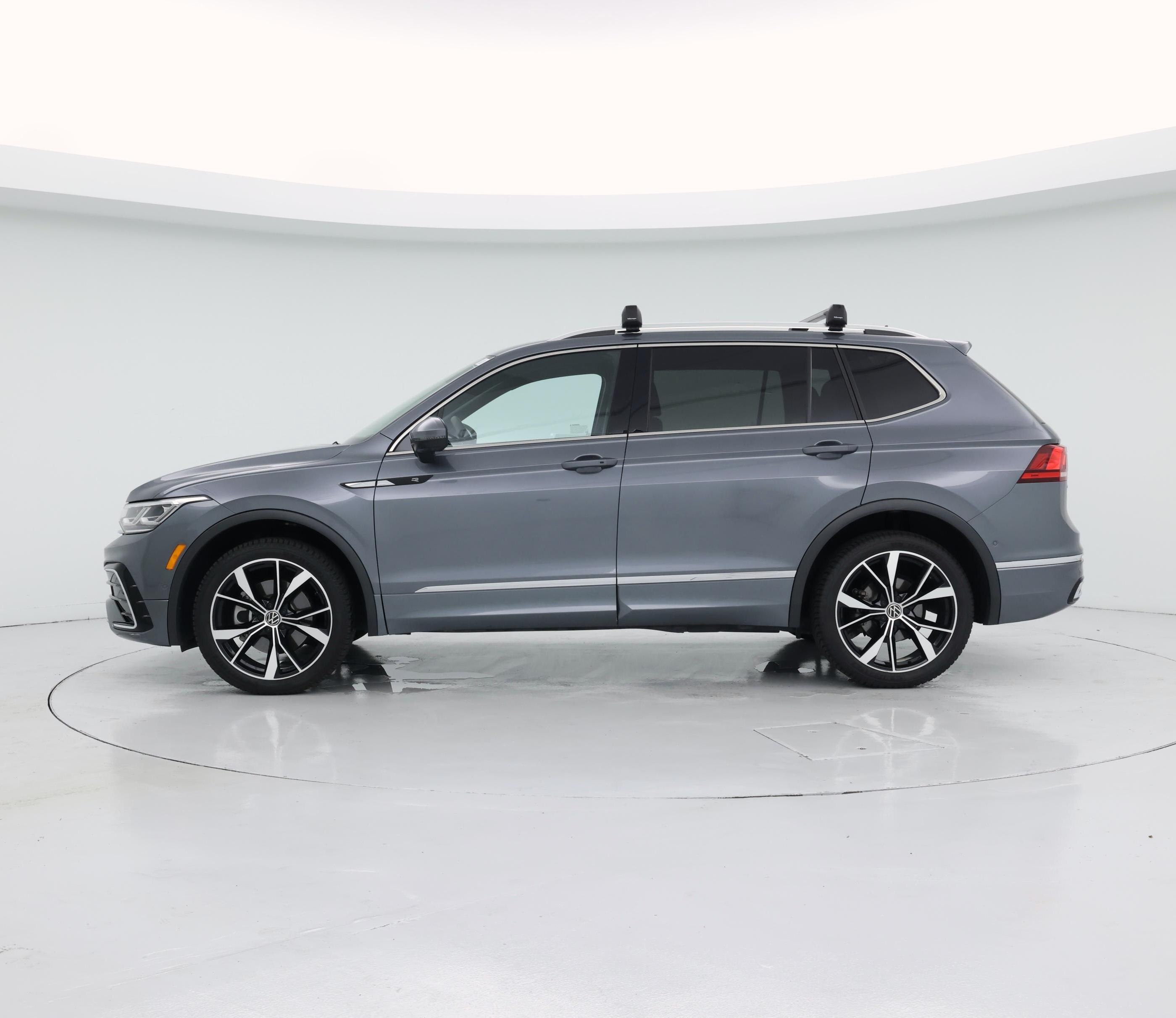Thumbnail: 2022 Volkswagen Tiguan - 3