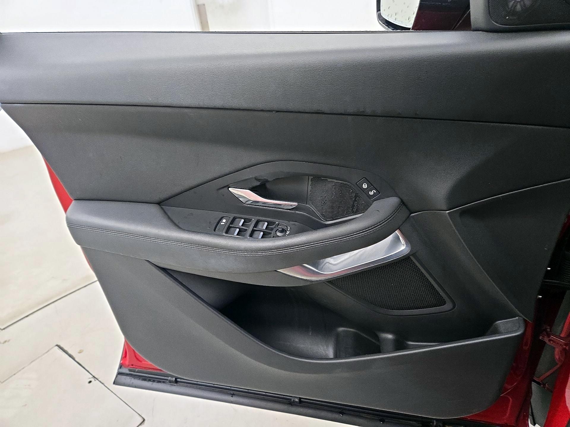 Thumbnail: 2019 Jaguar E-Pace - 12