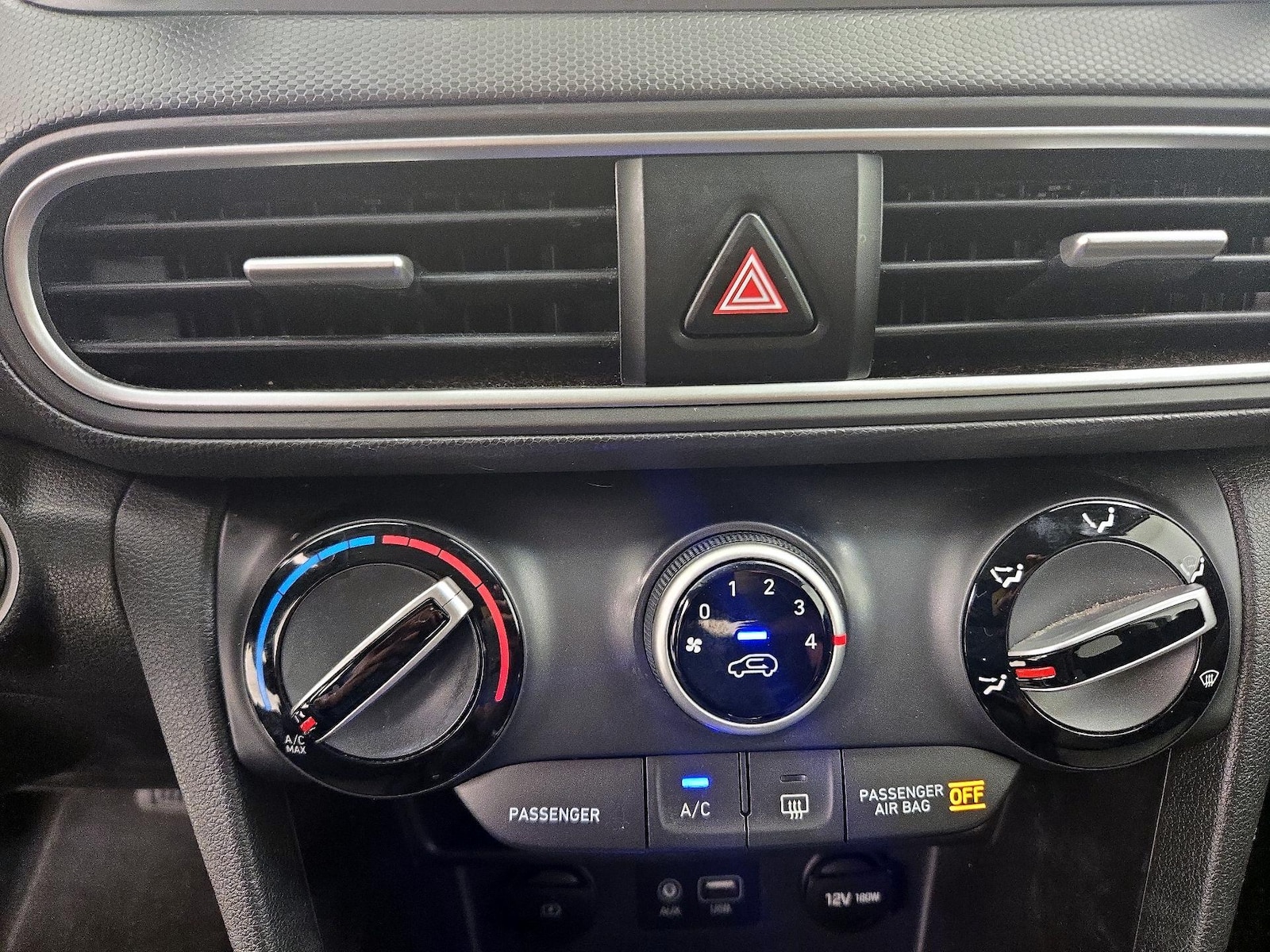 2020 Hyundai Kona SEL - Photo 17