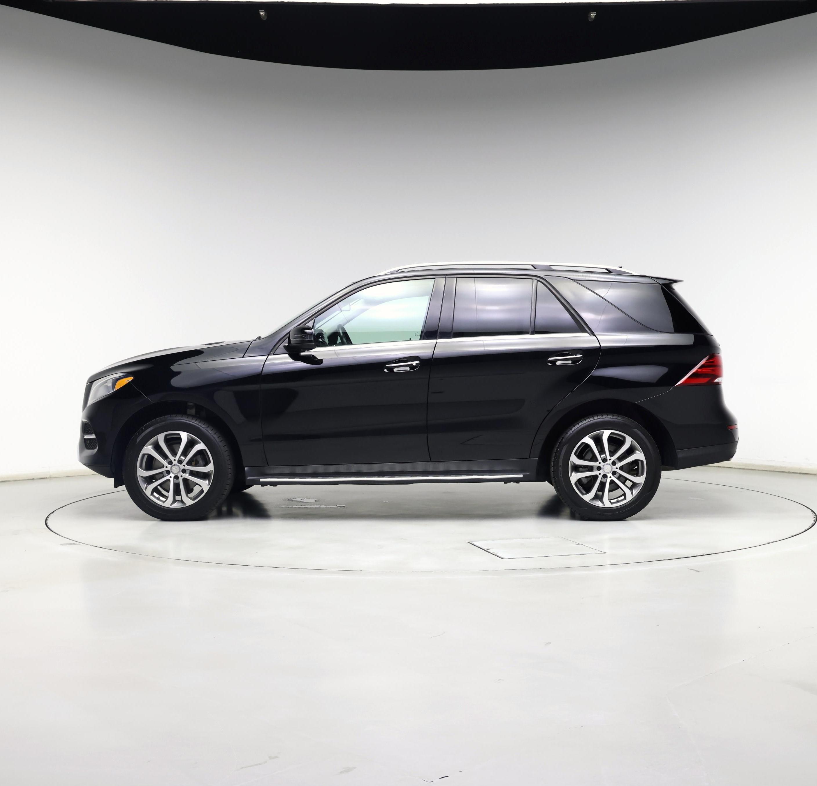 Thumbnail: 2016 Mercedes-Benz GLE - 3