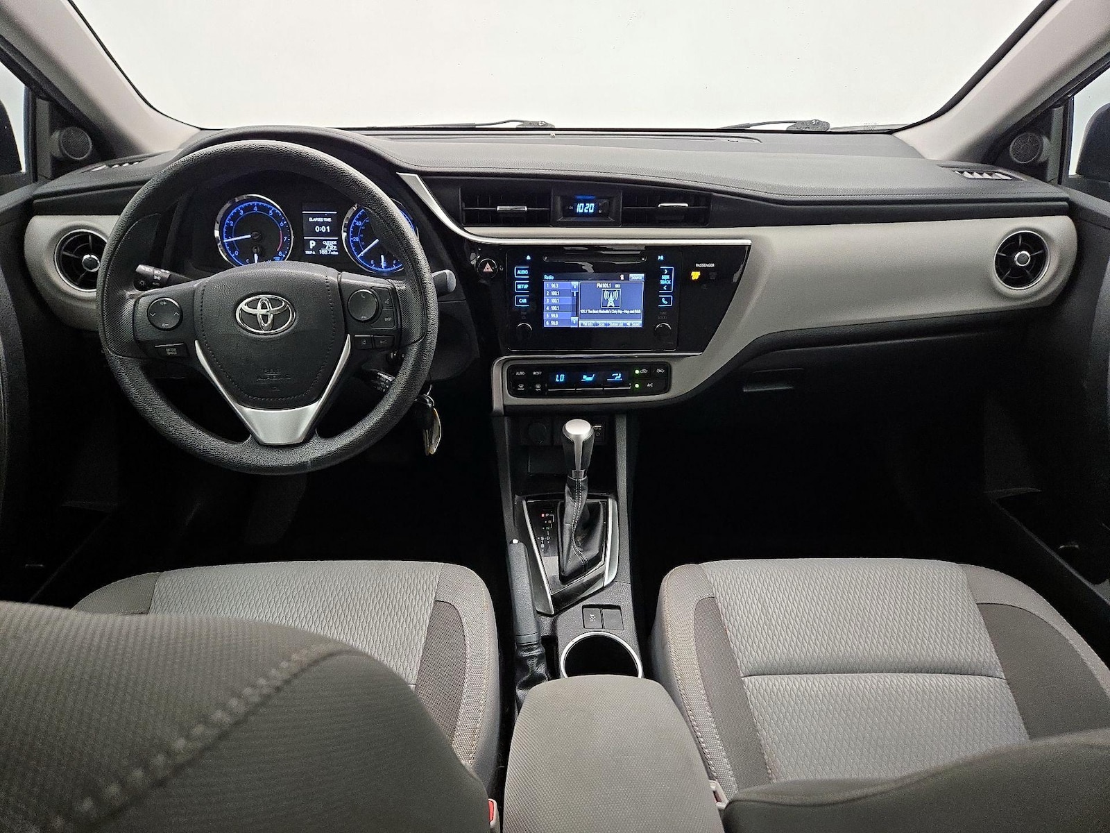 2017 Toyota Corolla LE - Photo 10