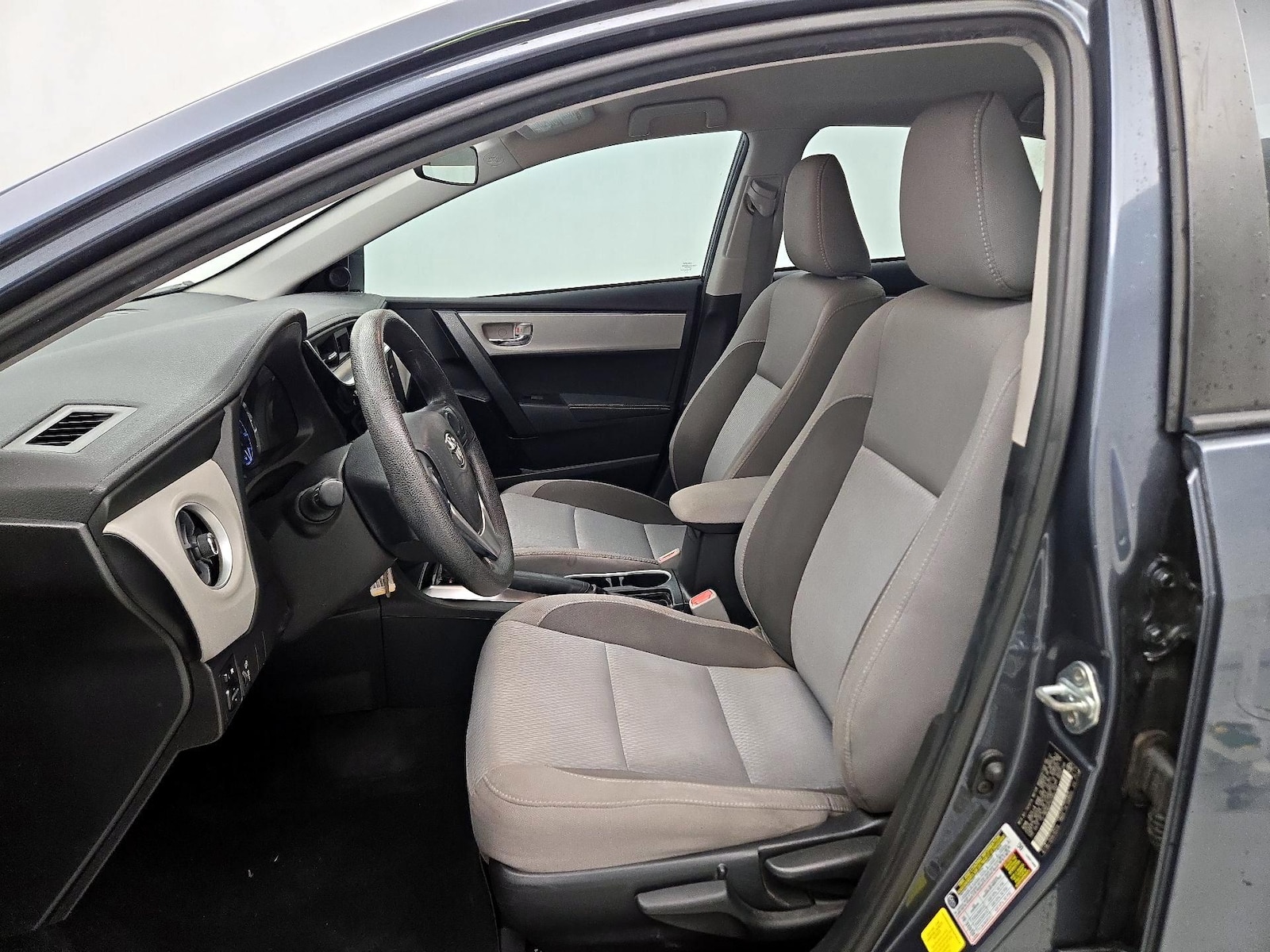 2017 Toyota Corolla LE - Photo 12