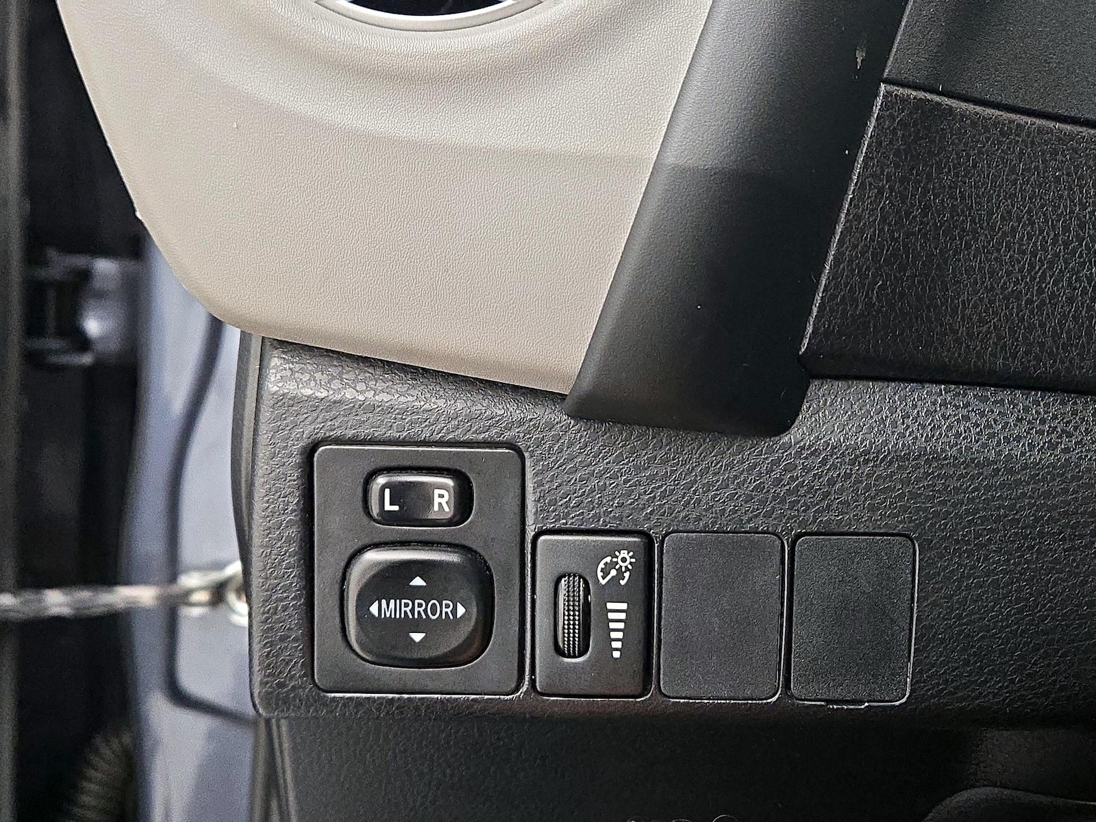 2017 Toyota Corolla LE - Photo 14