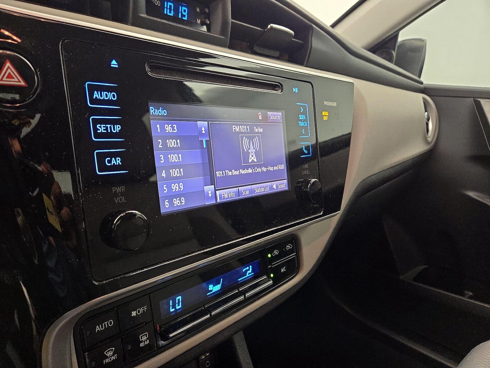 2017 Toyota Corolla LE - Photo 16