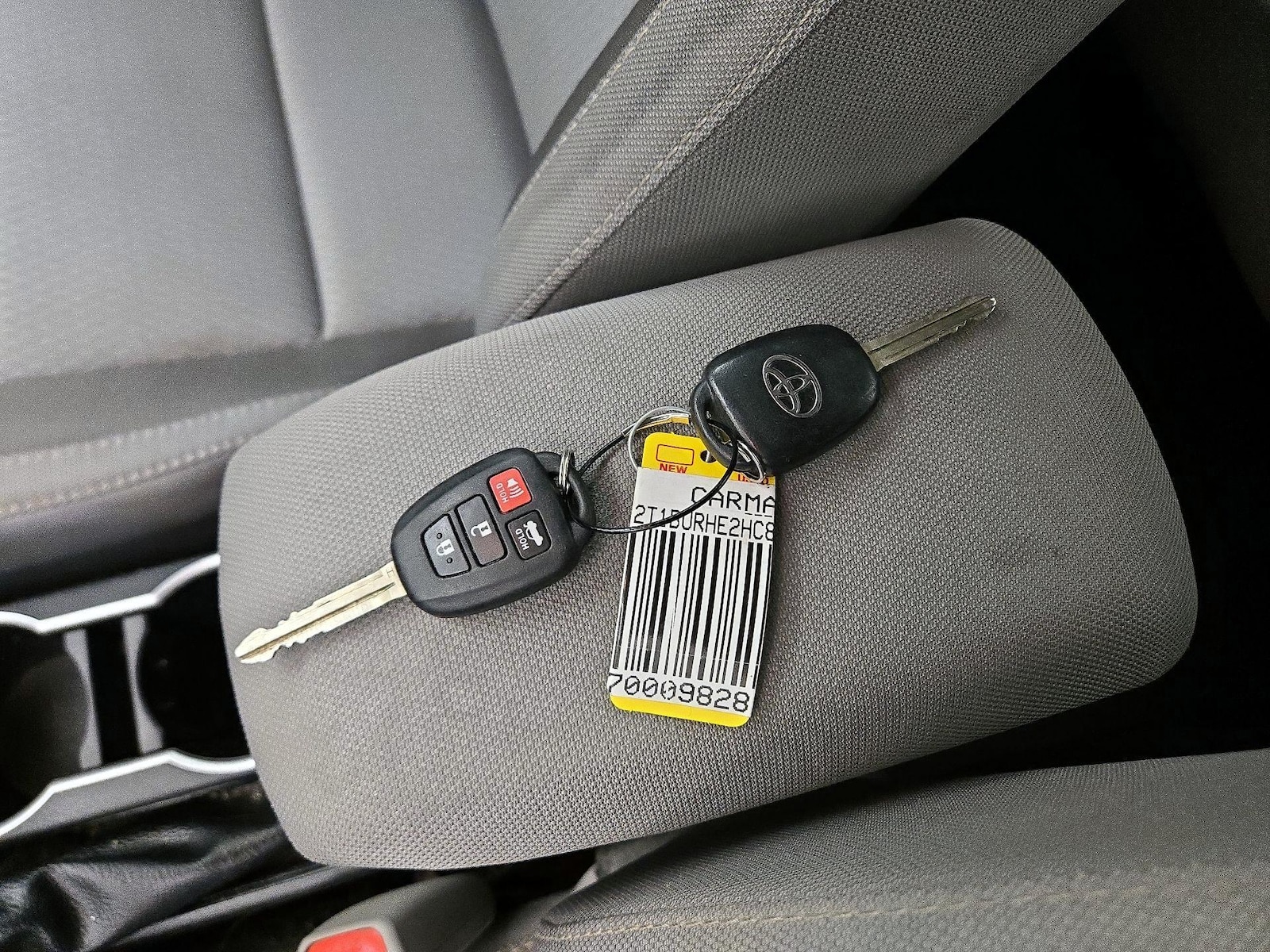 2017 Toyota Corolla LE - Photo 23