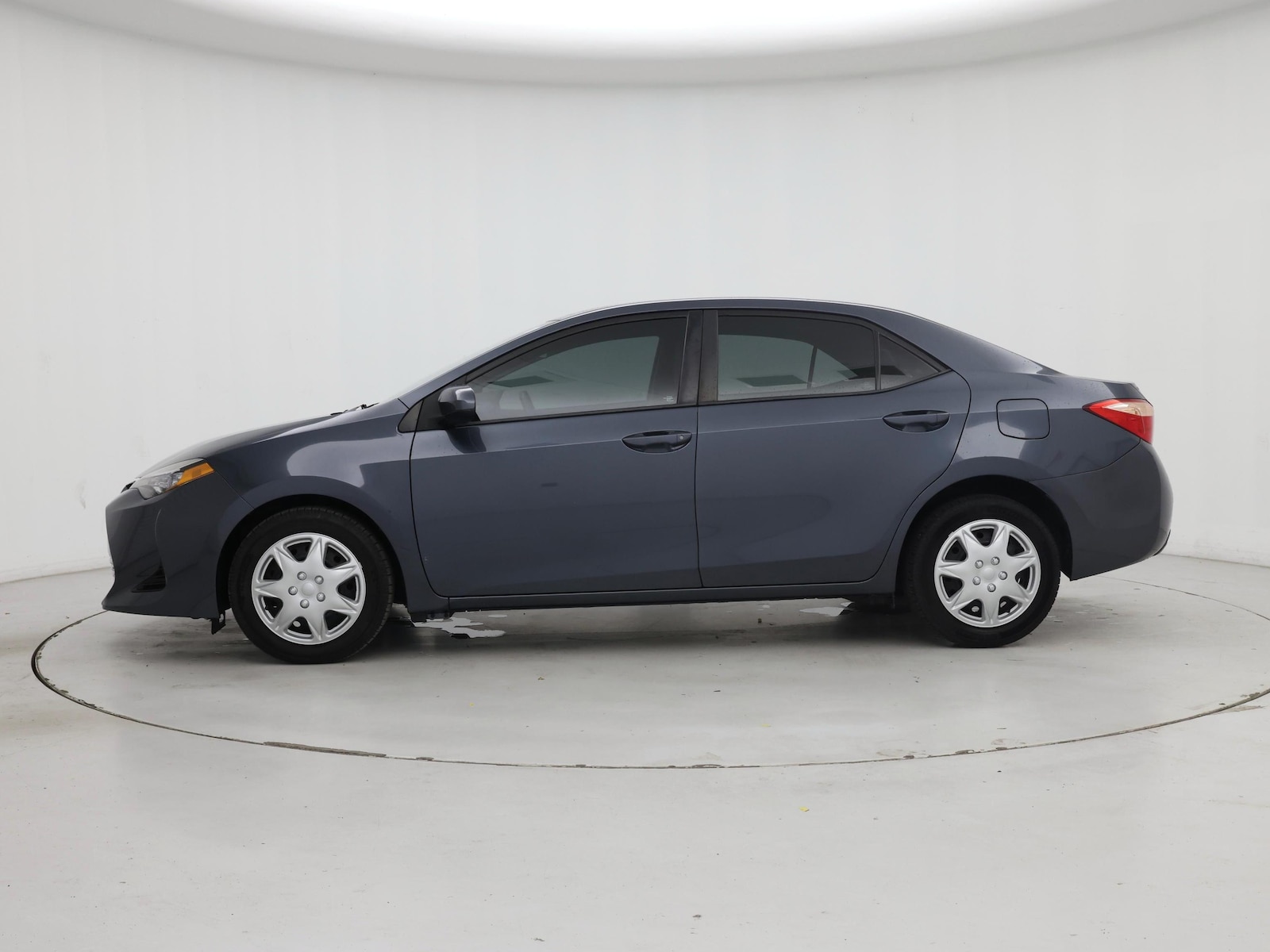 2017 Toyota Corolla LE - Photo 4
