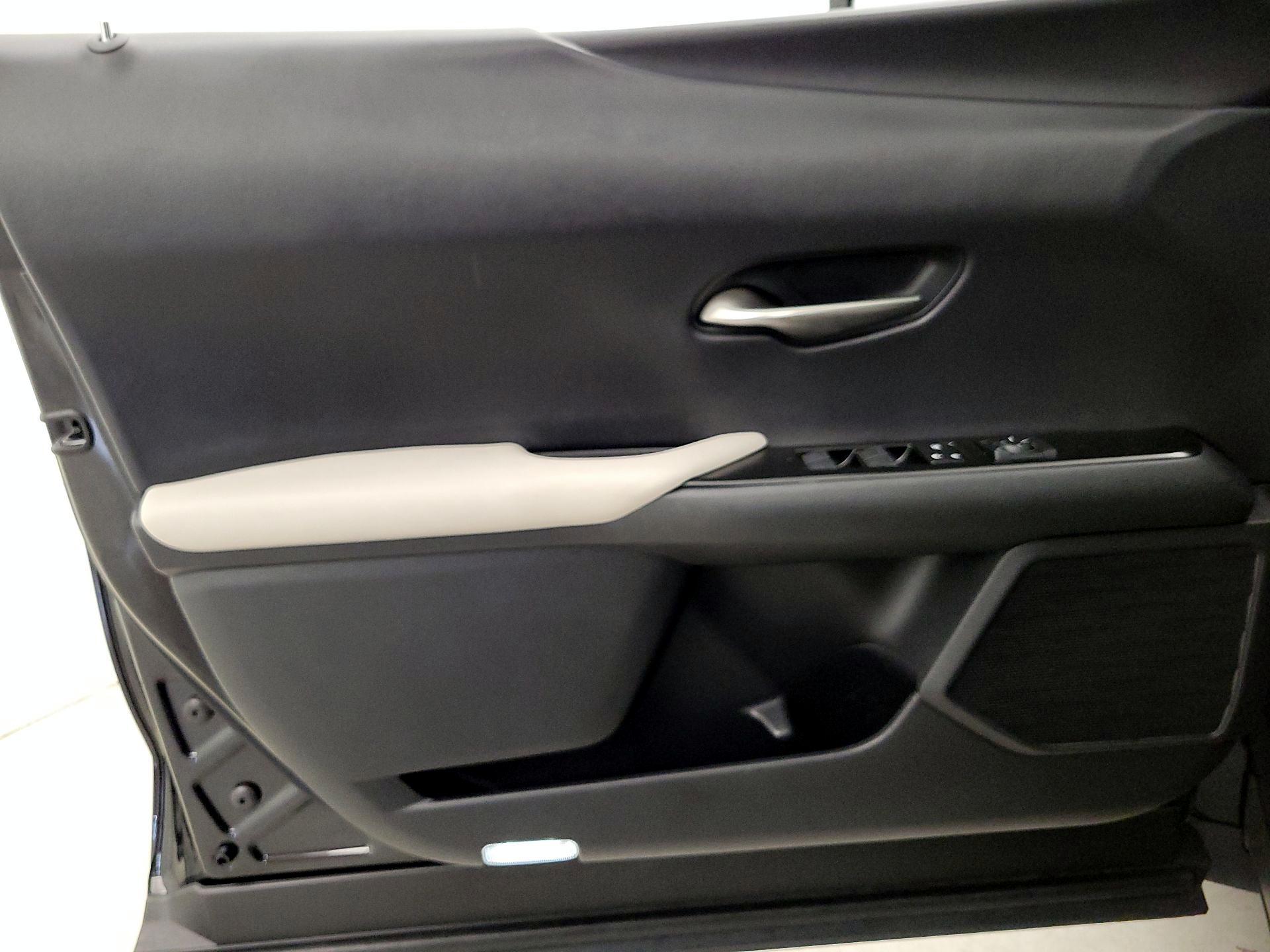 Thumbnail: 2020 Lexus UX - 12