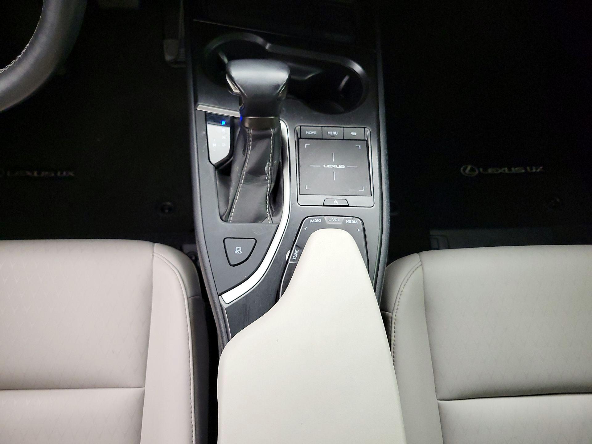 Thumbnail: 2020 Lexus UX - 17