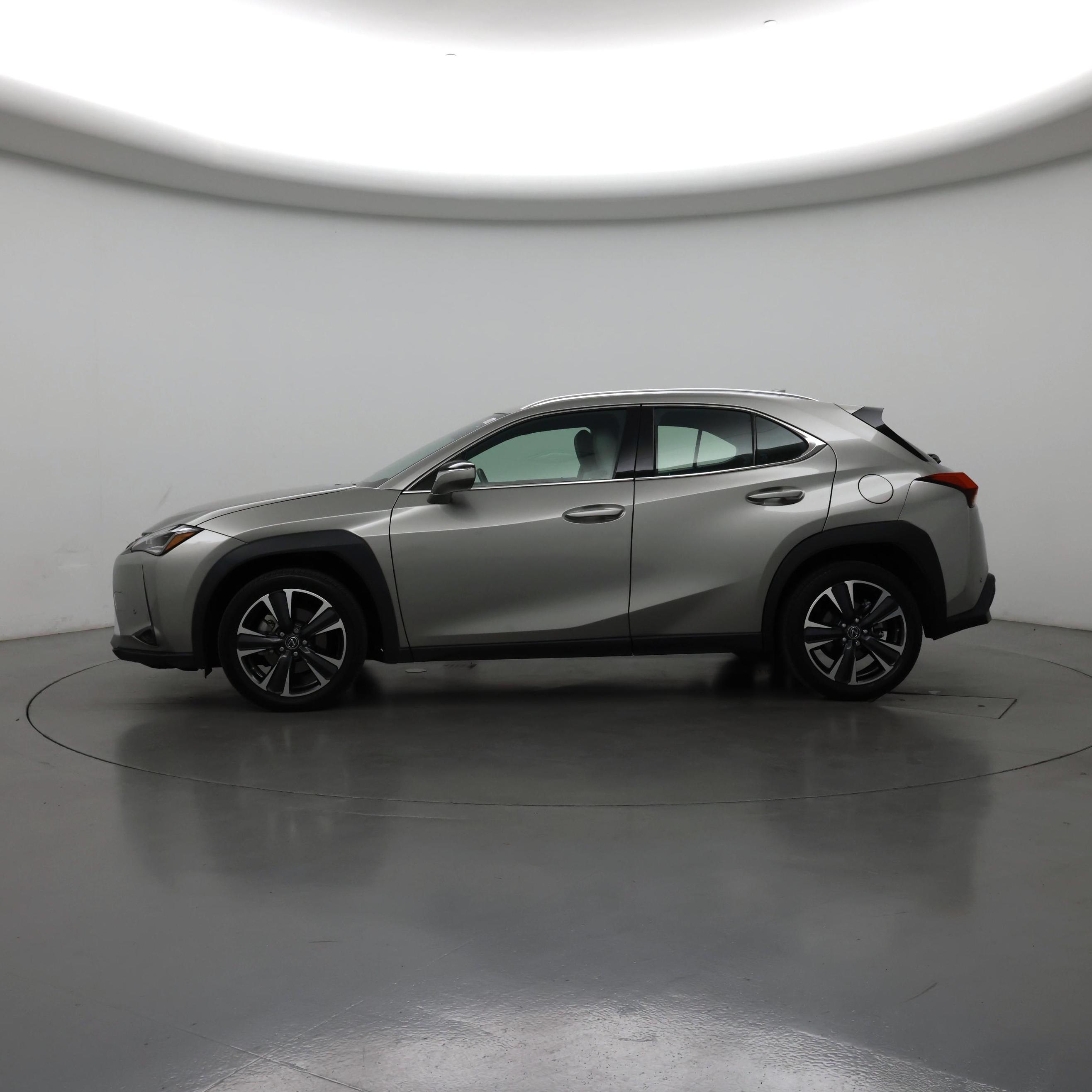 Thumbnail: 2021 Lexus UX - 3