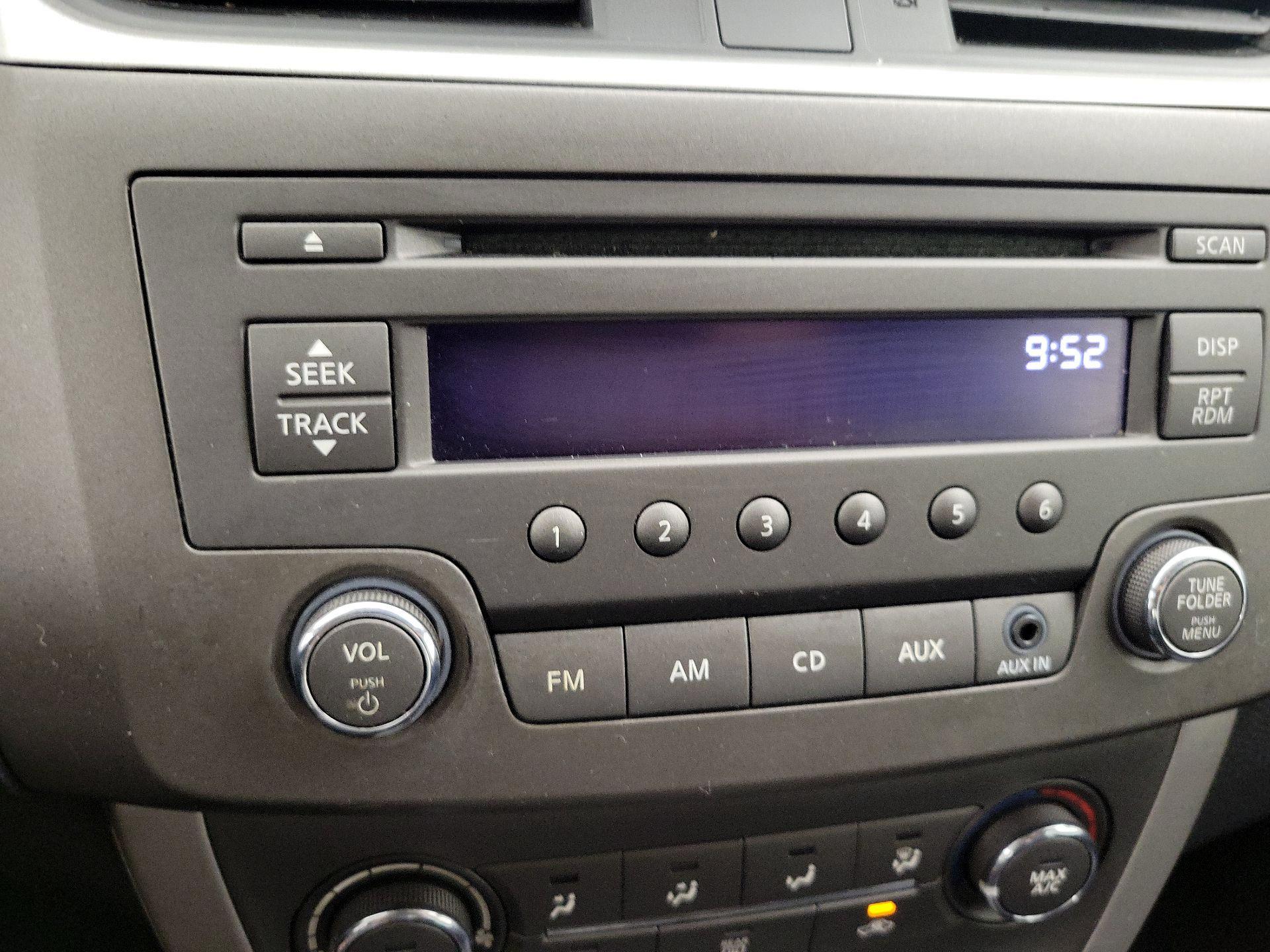 Thumbnail: 2014 Nissan Sentra - 14