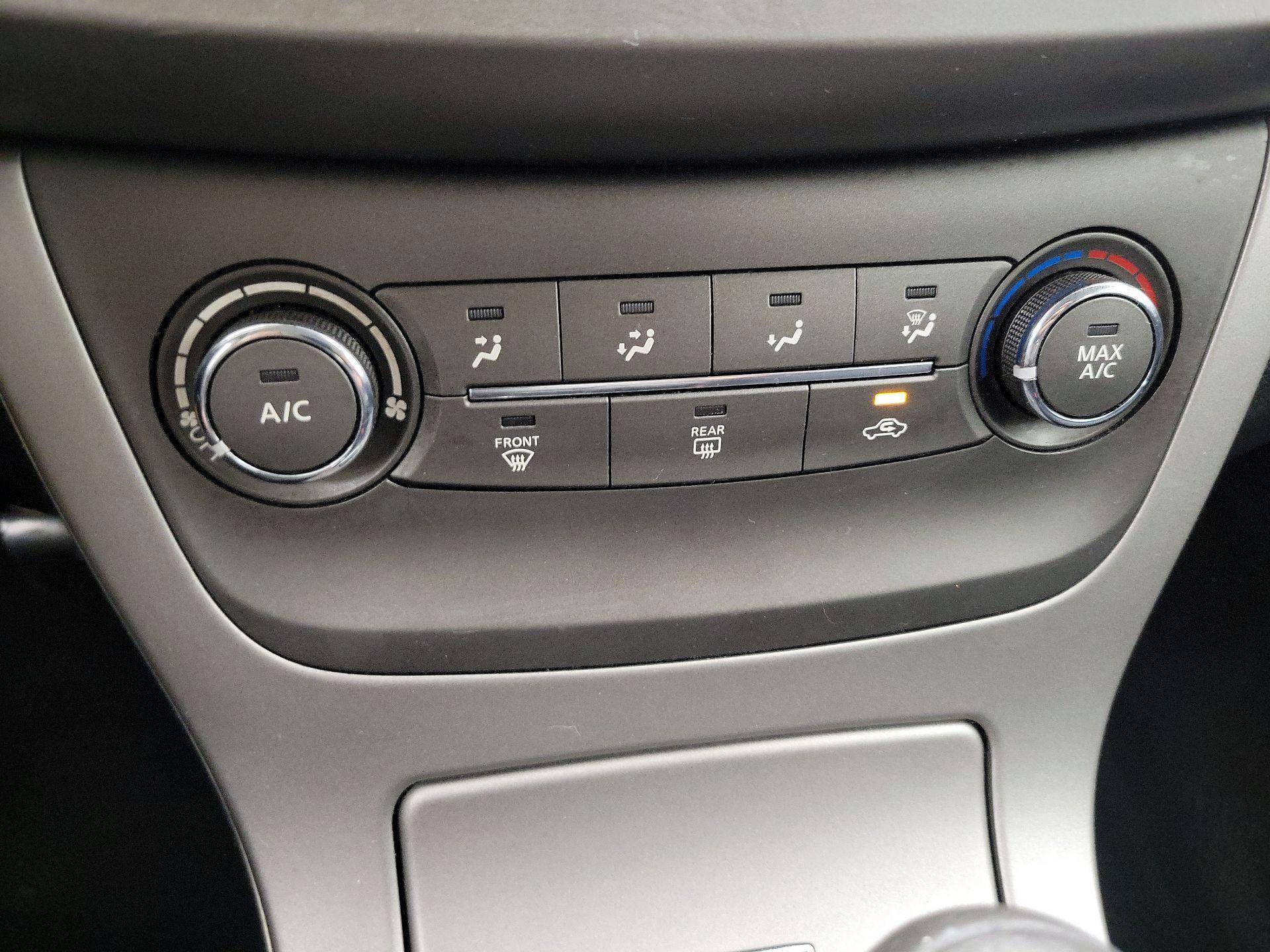Thumbnail: 2014 Nissan Sentra - 15