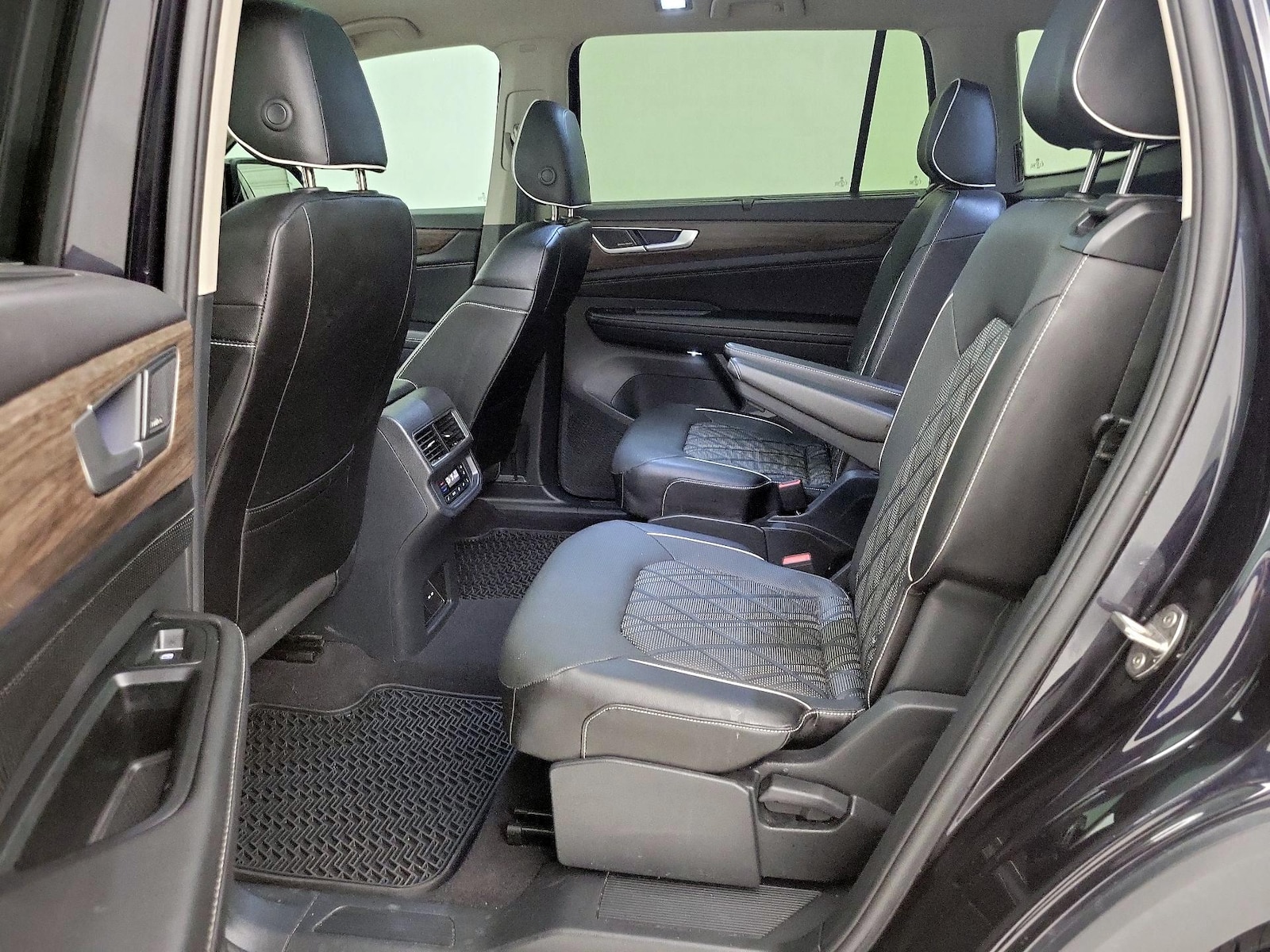 2024 Volkswagen Atlas SEL Premium R-Line - Photo 22
