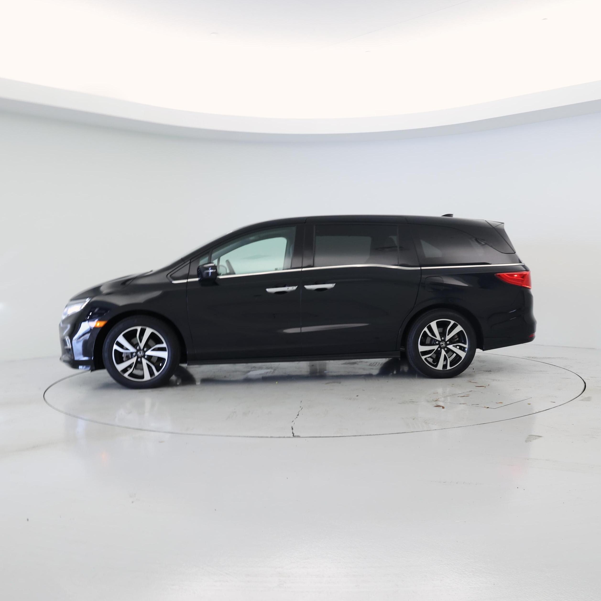 Thumbnail: 2018 Honda Odyssey - 3