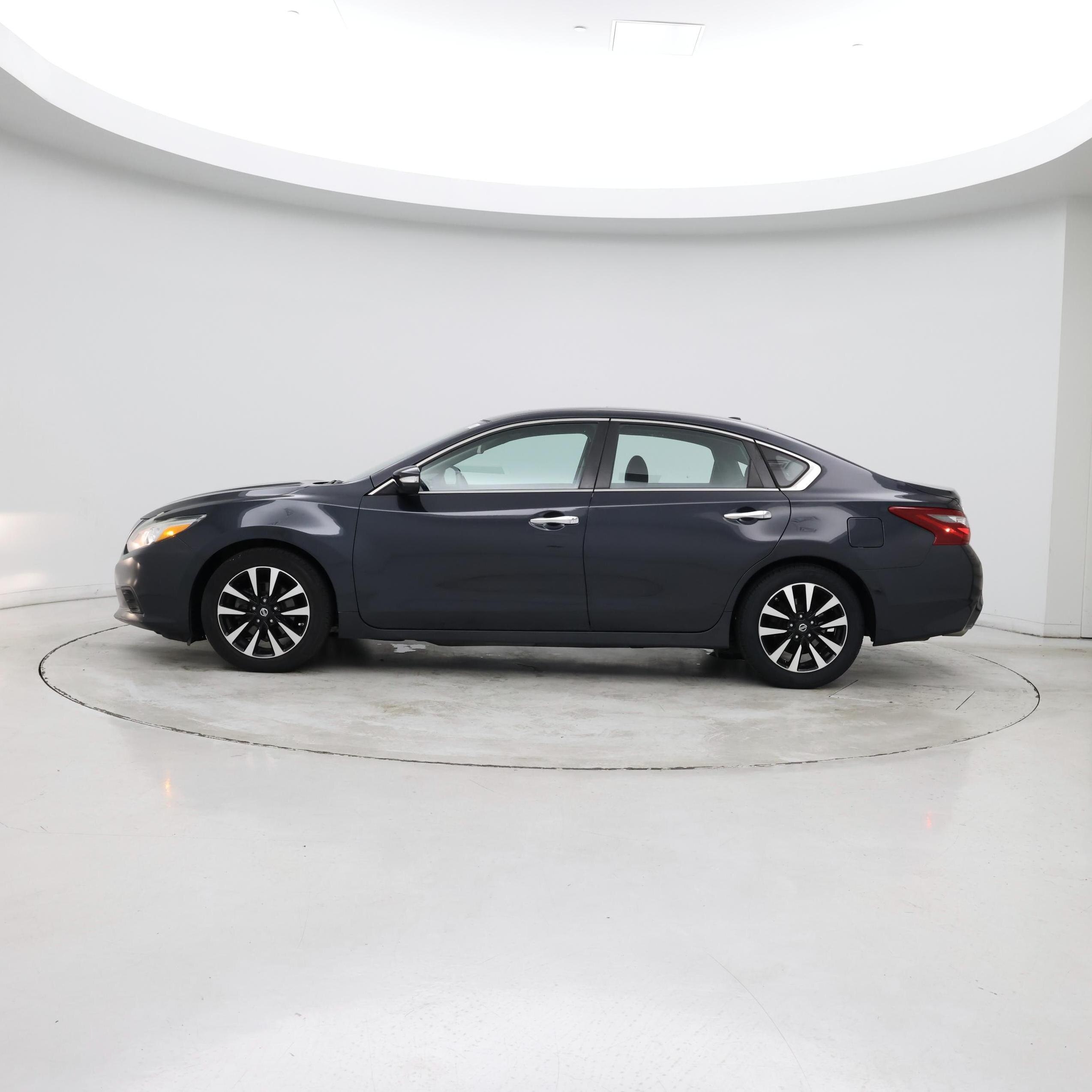 Thumbnail: 2018 Nissan Altima - 6