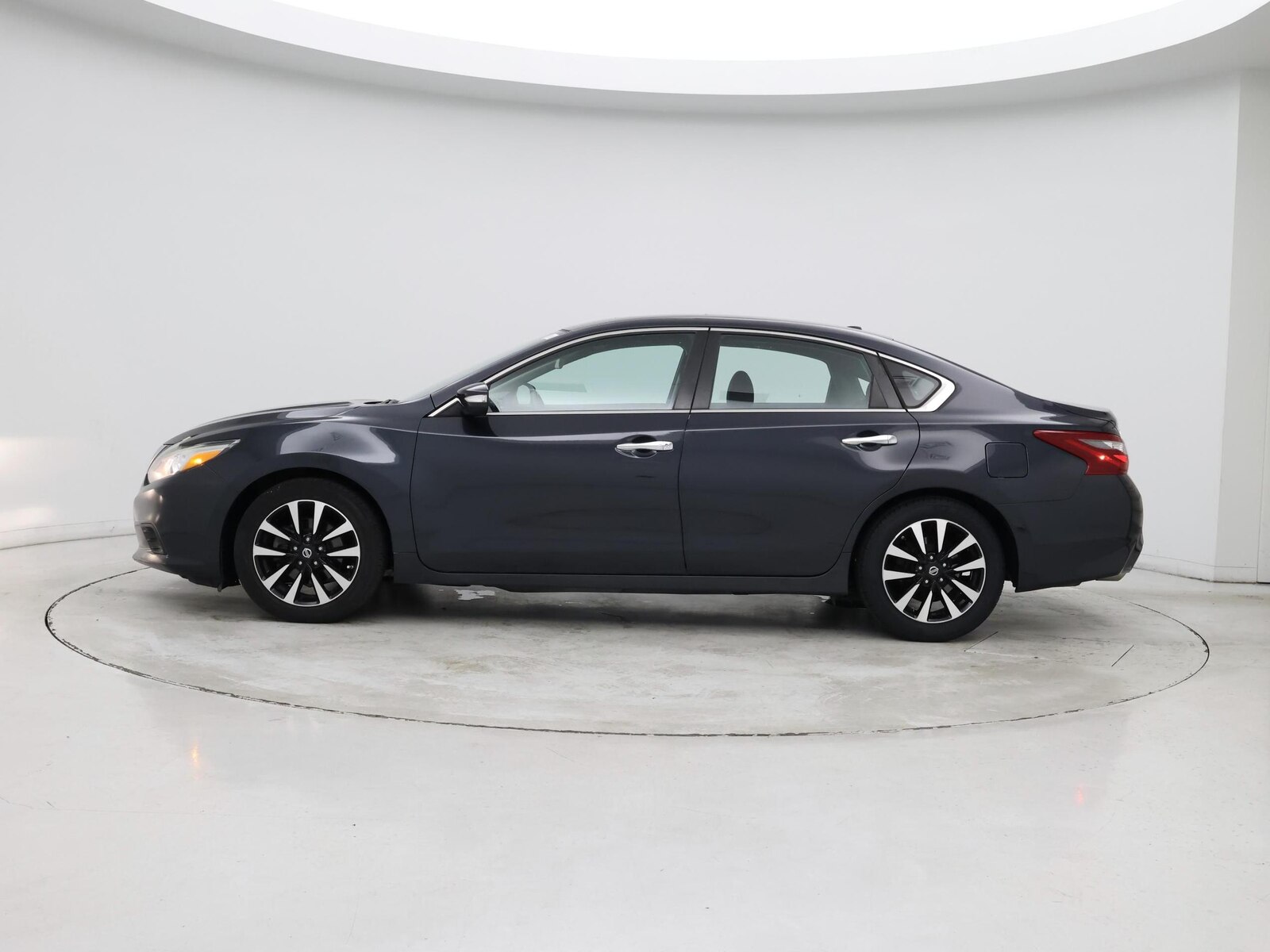 2018 Nissan Altima SV - Photo 7