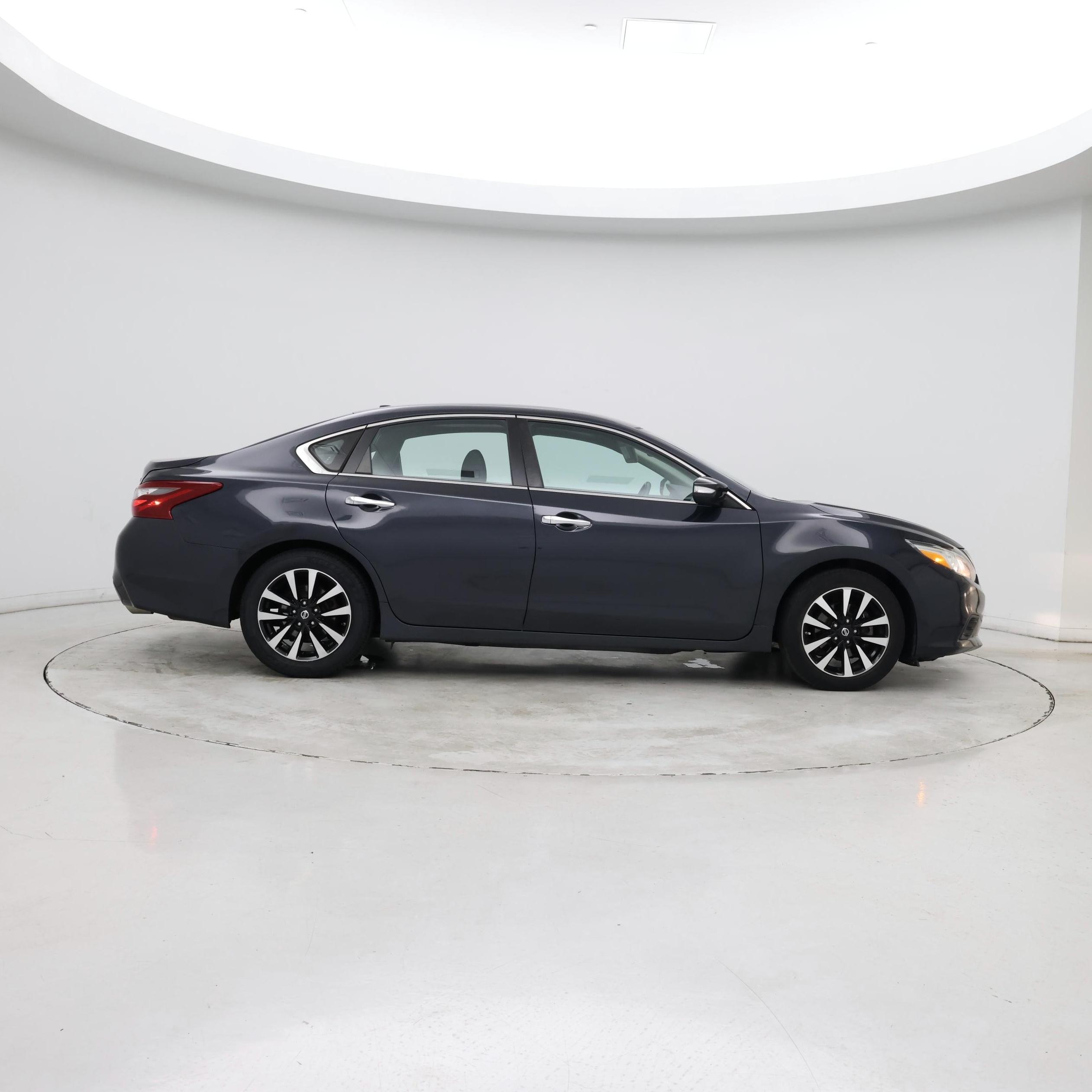 Thumbnail: 2018 Nissan Altima - 8