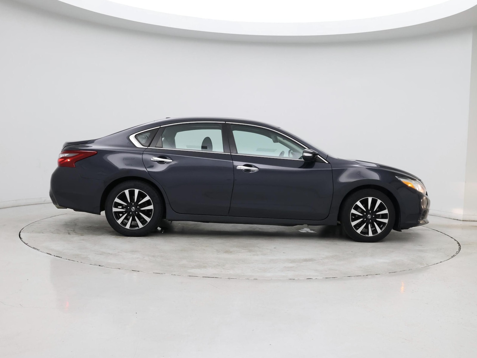 2018 Nissan Altima SV - Photo 9
