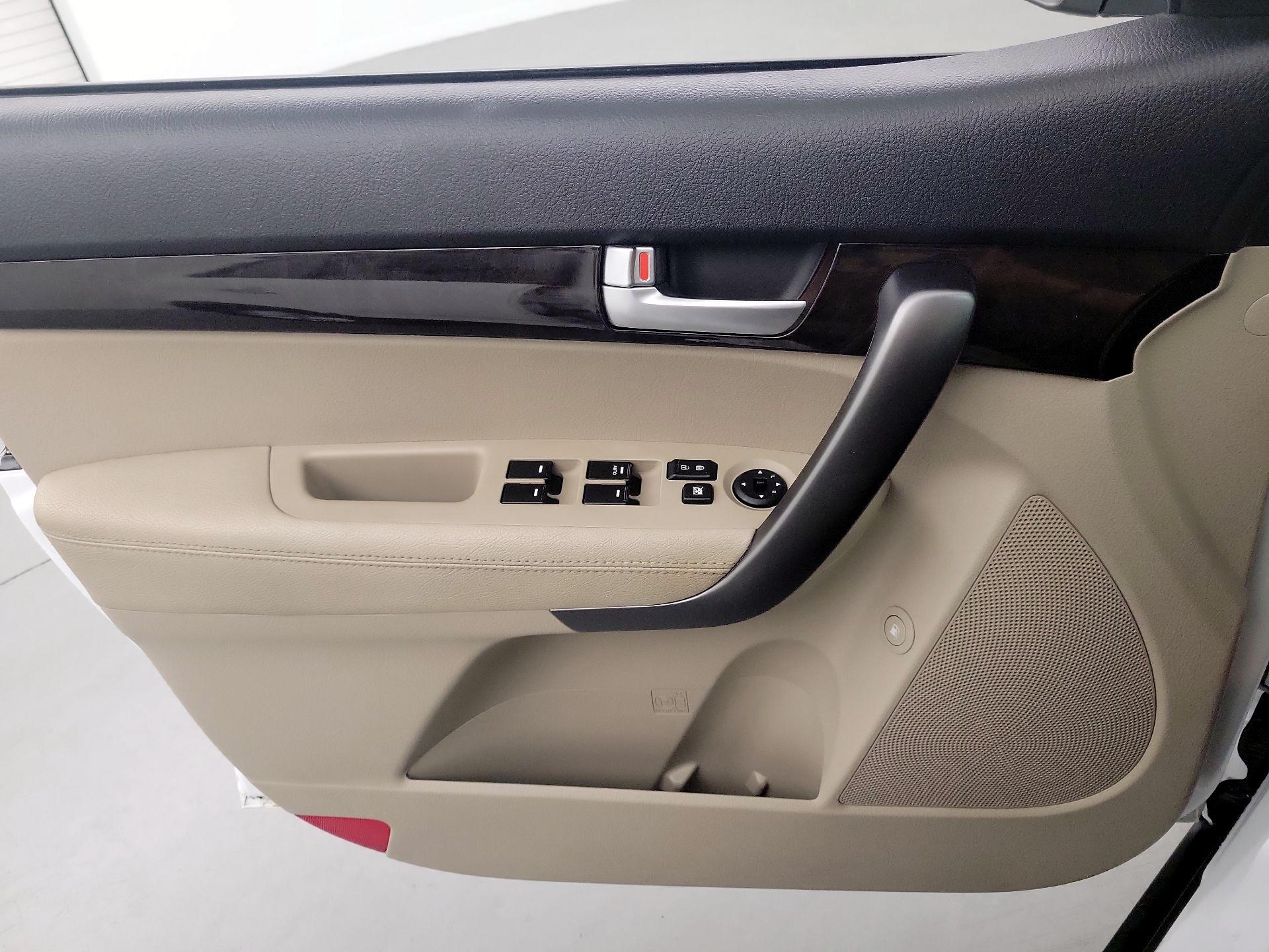 Thumbnail: 2014 Kia Sorento - 12