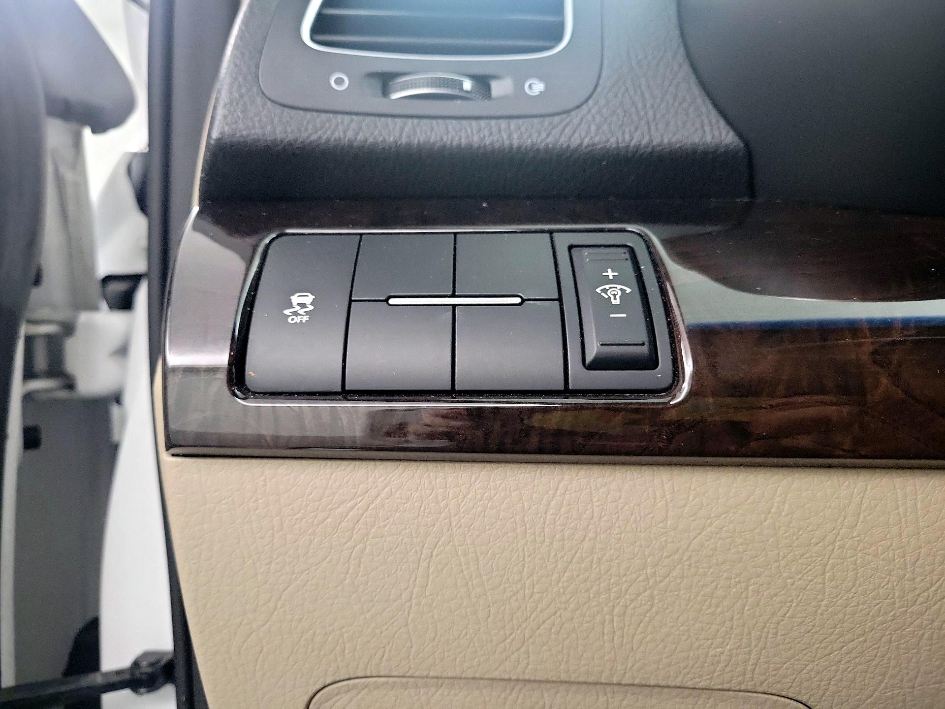 Thumbnail: 2014 Kia Sorento - 13