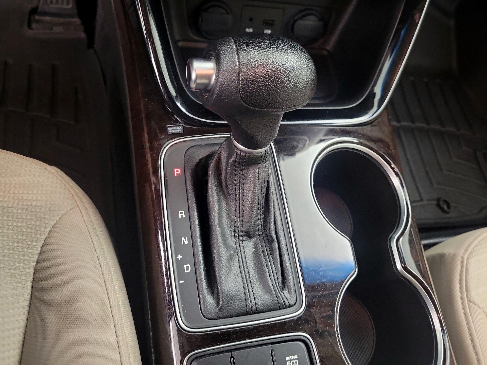Thumbnail: 2014 Kia Sorento - 16