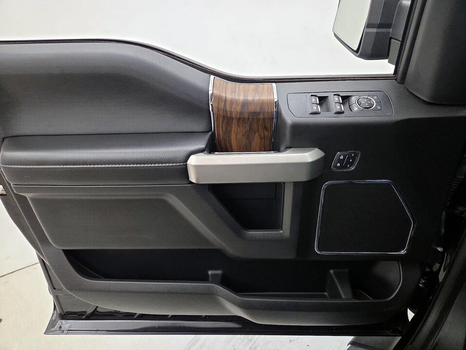 2019 Ford F-150 Lariat - Photo 11