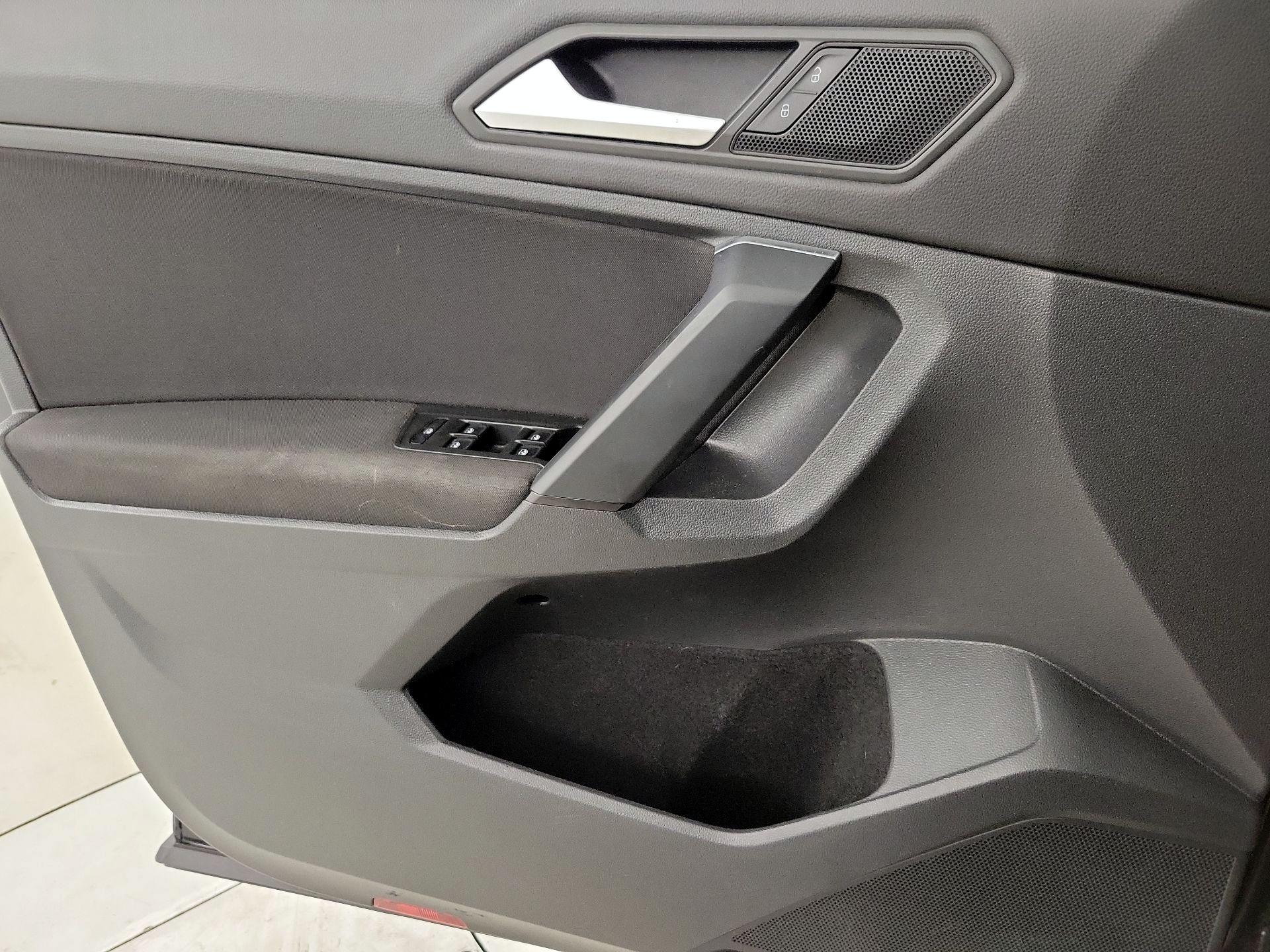 Thumbnail: 2019 Volkswagen Tiguan - 12