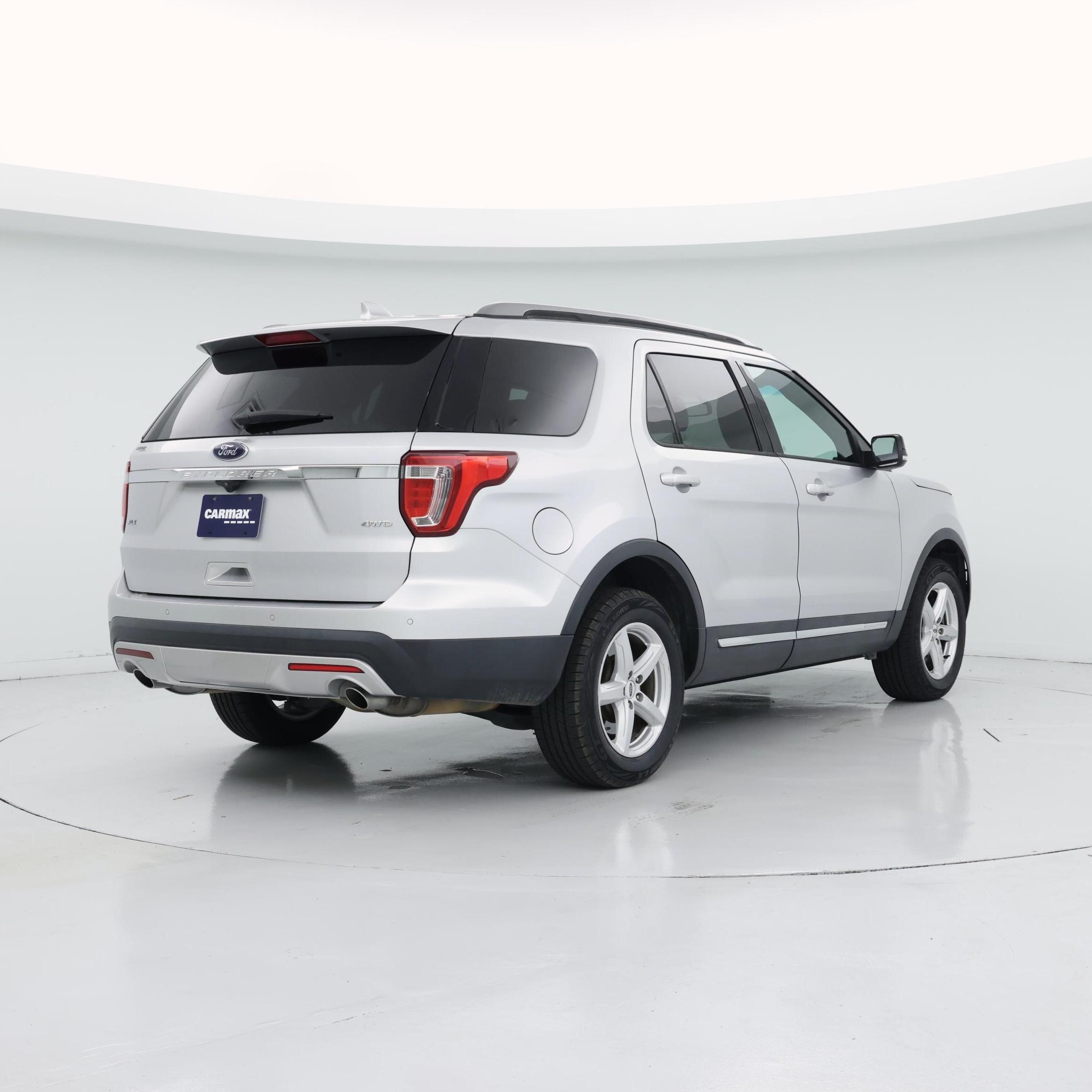 Thumbnail: 2017 Ford Explorer - 8