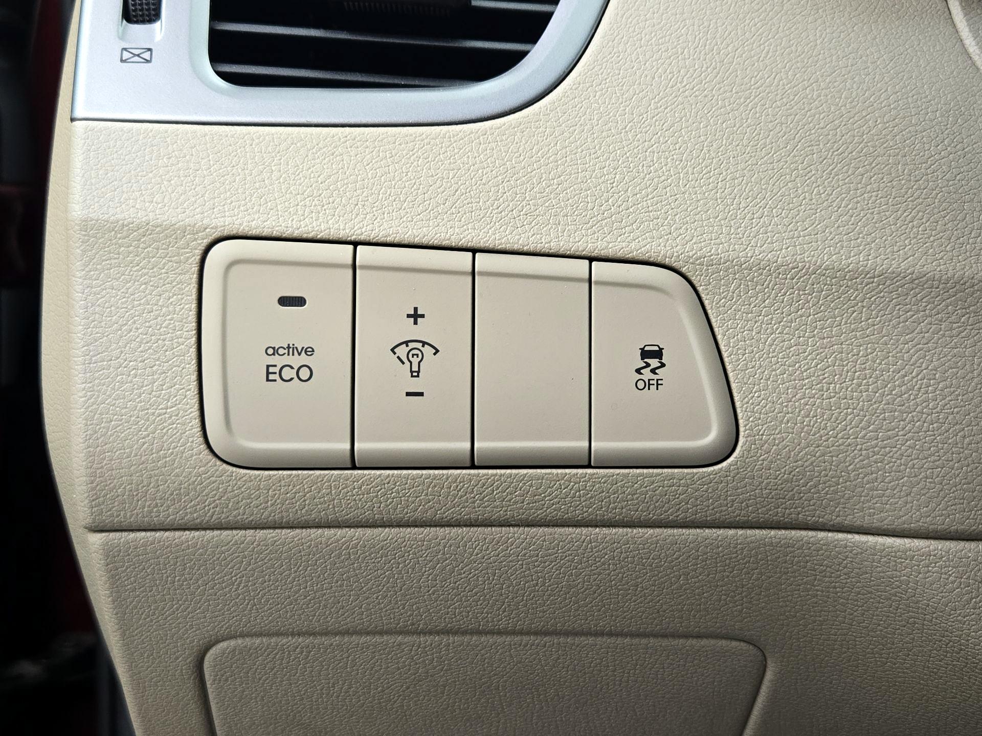 Thumbnail: 2016 Hyundai Elantra - 13