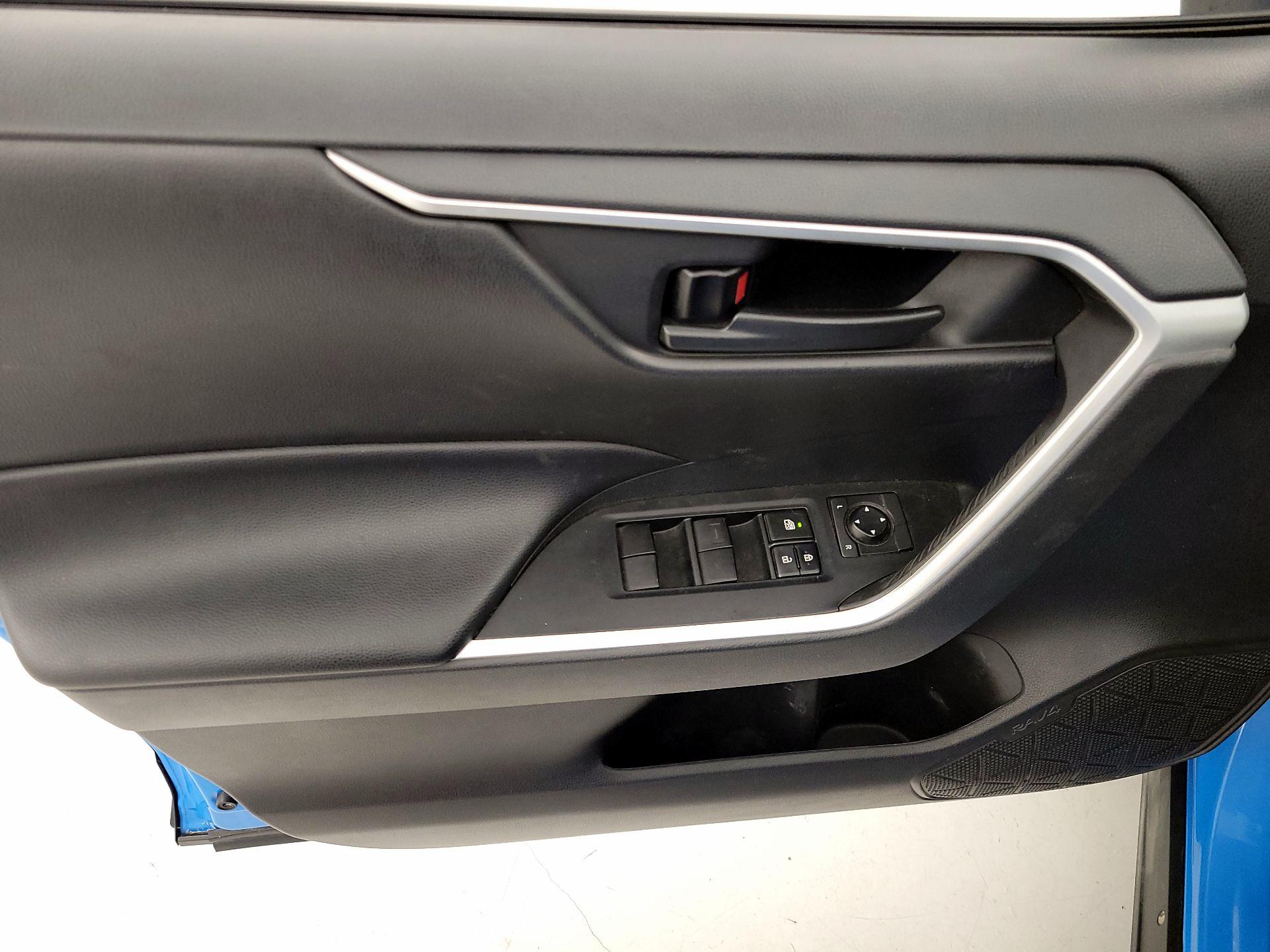 Thumbnail: 2021 Toyota RAV4 - 12
