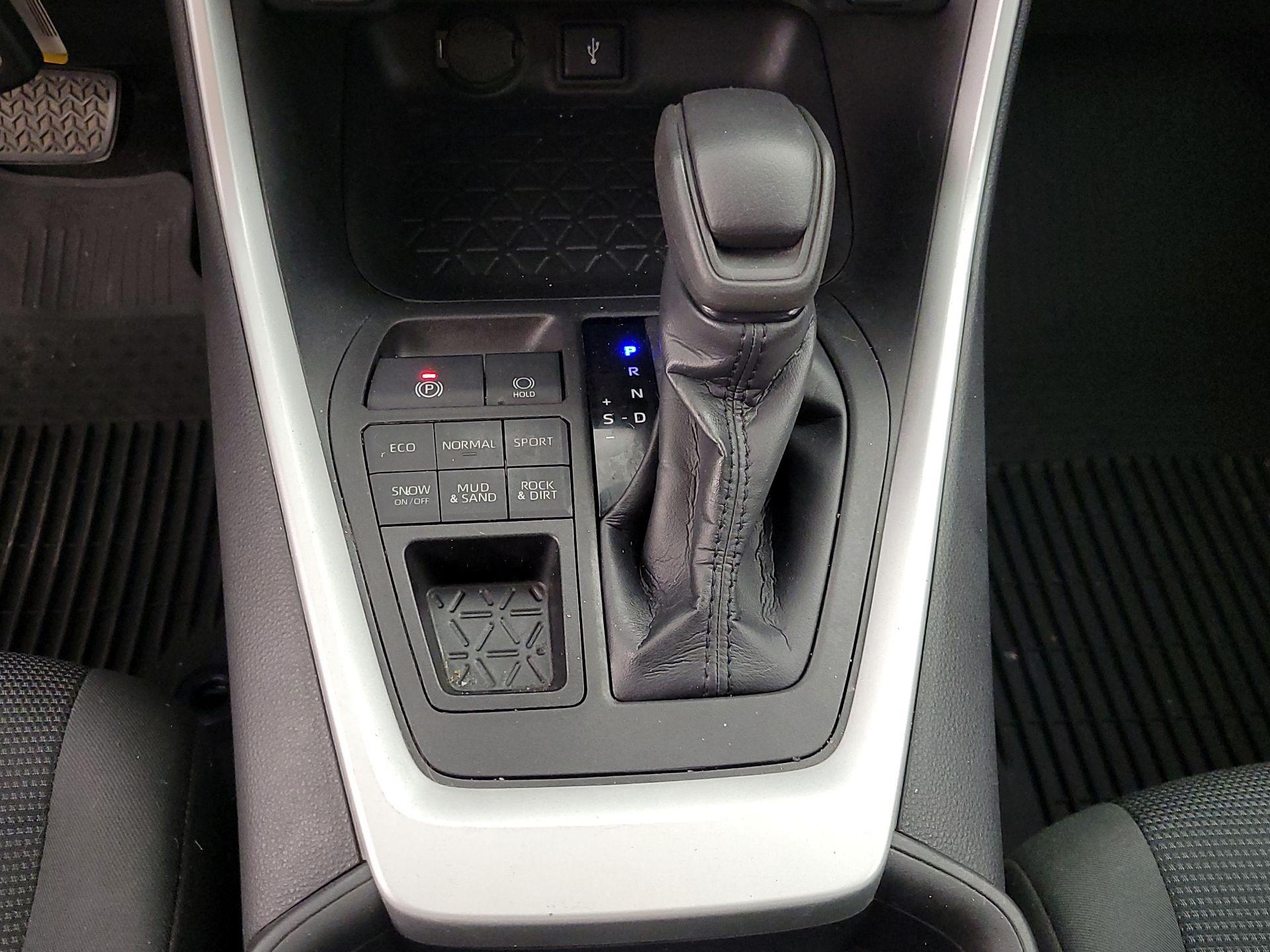 Thumbnail: 2021 Toyota RAV4 - 17