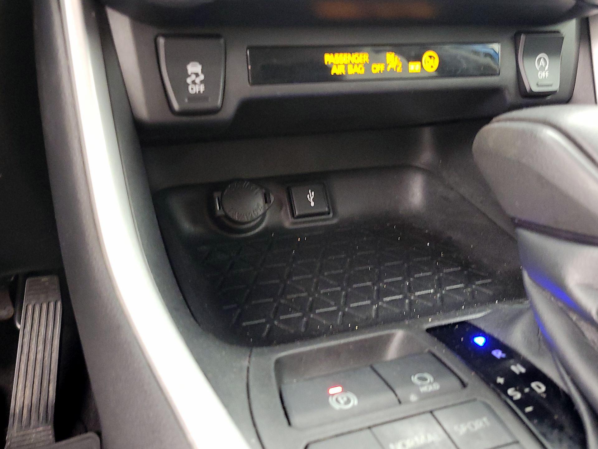 Thumbnail: 2021 Toyota RAV4 - 18