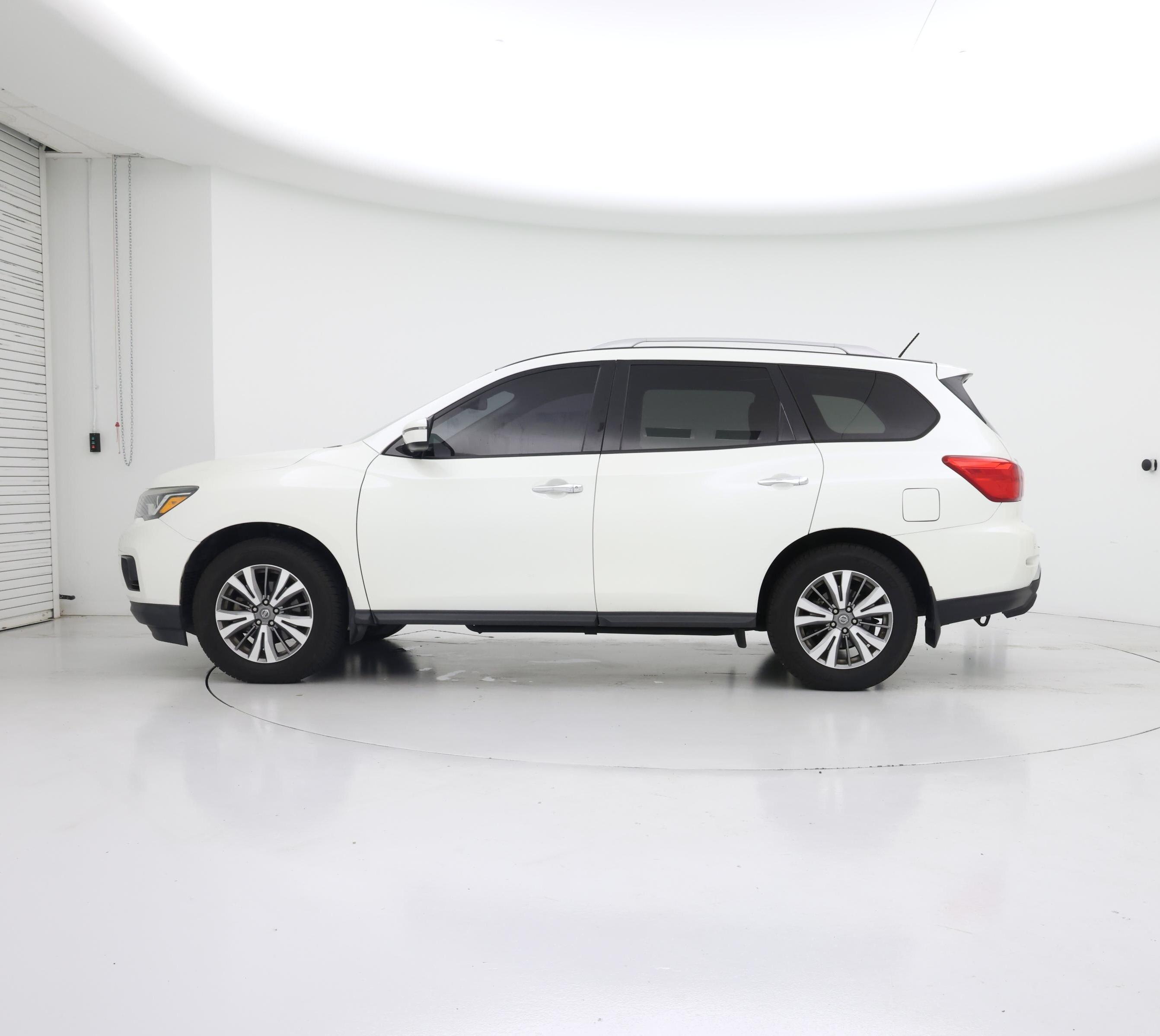 Thumbnail: 2018 Nissan Pathfinder - 3