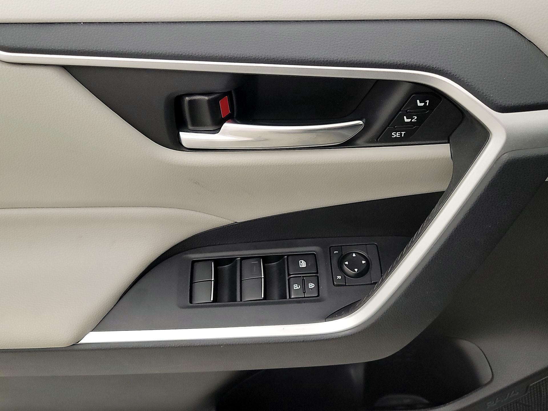 Thumbnail: 2021 Toyota RAV4 - 12