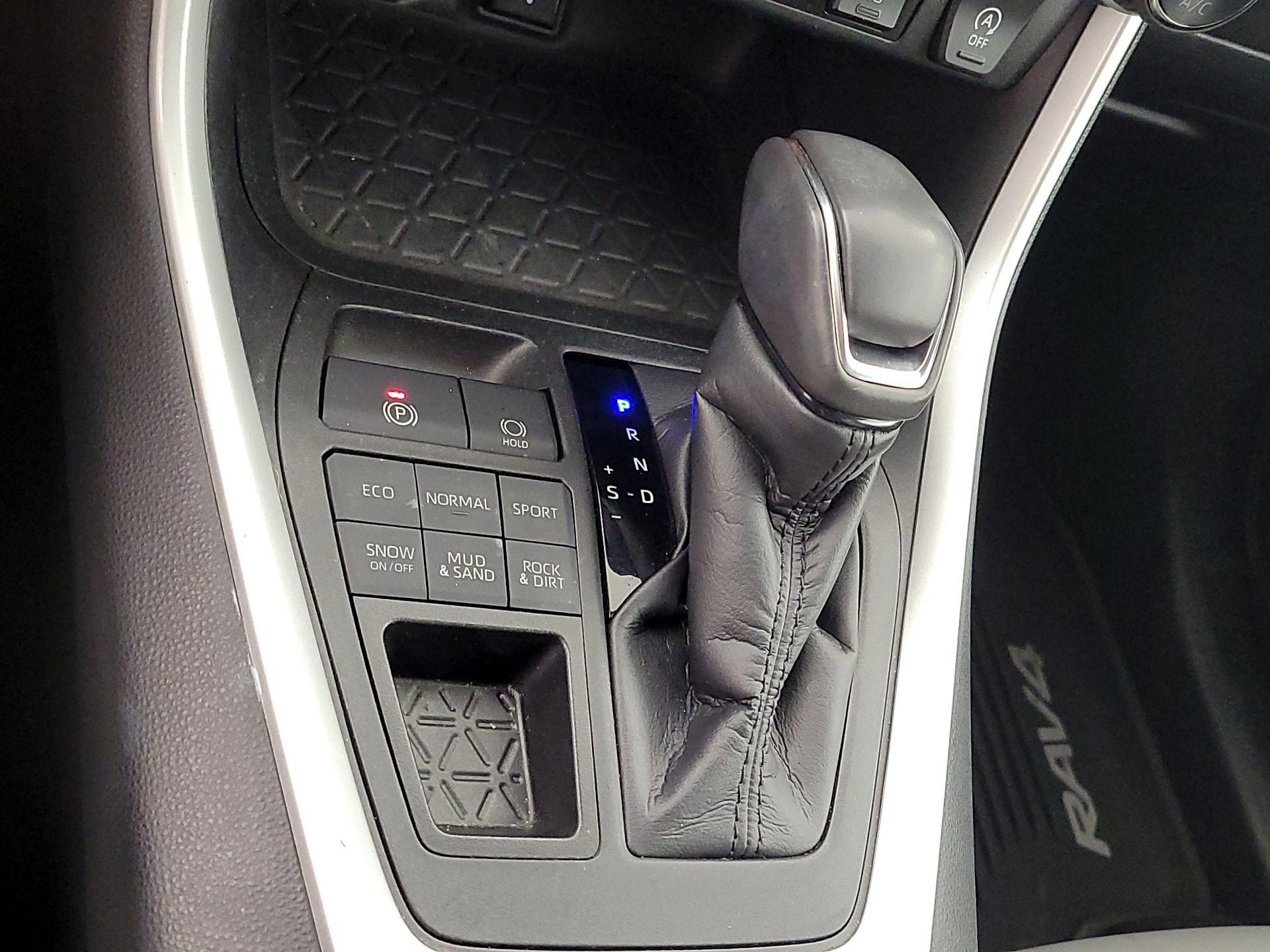 Thumbnail: 2021 Toyota RAV4 - 17