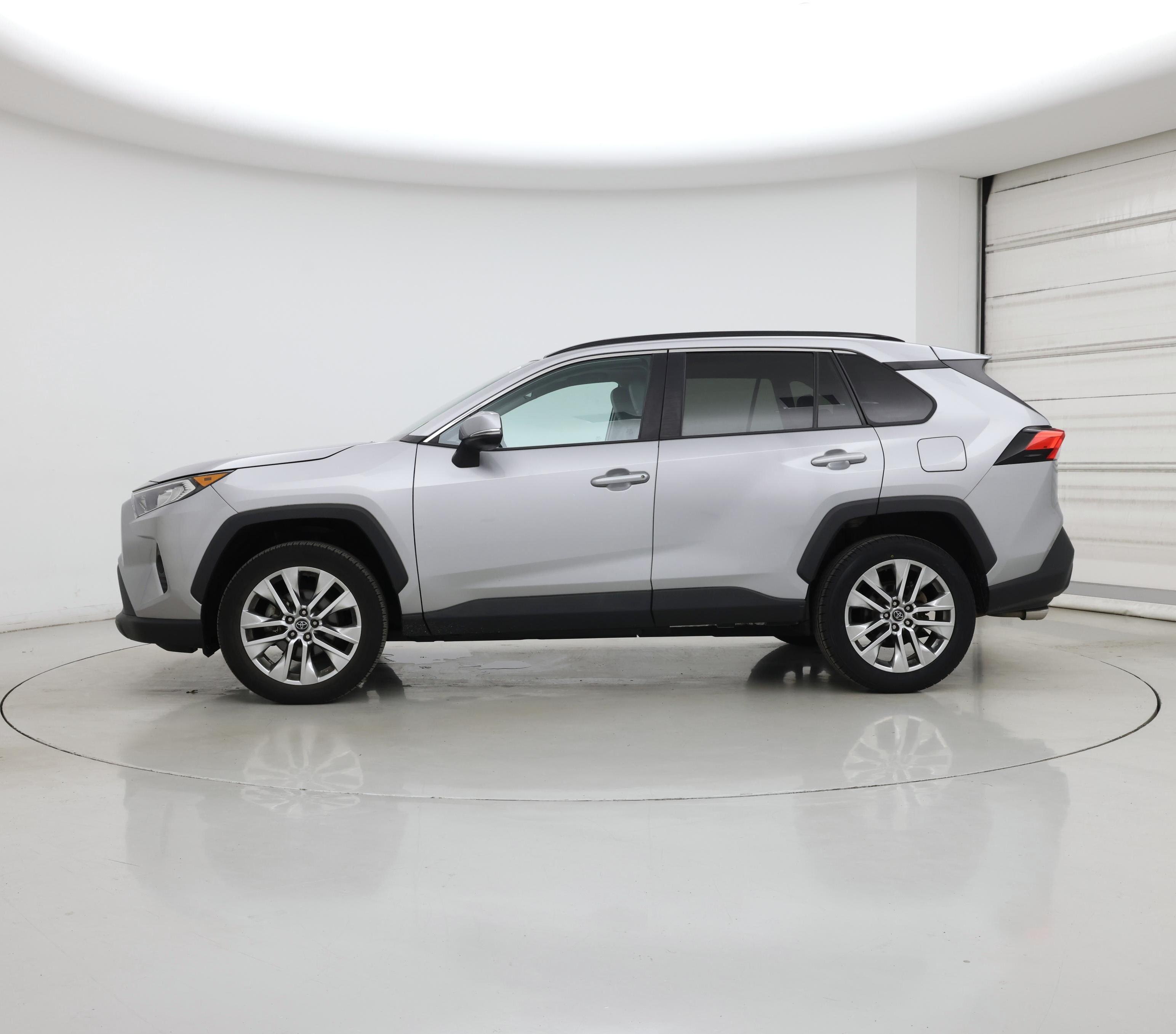 Thumbnail: 2021 Toyota RAV4 - 3