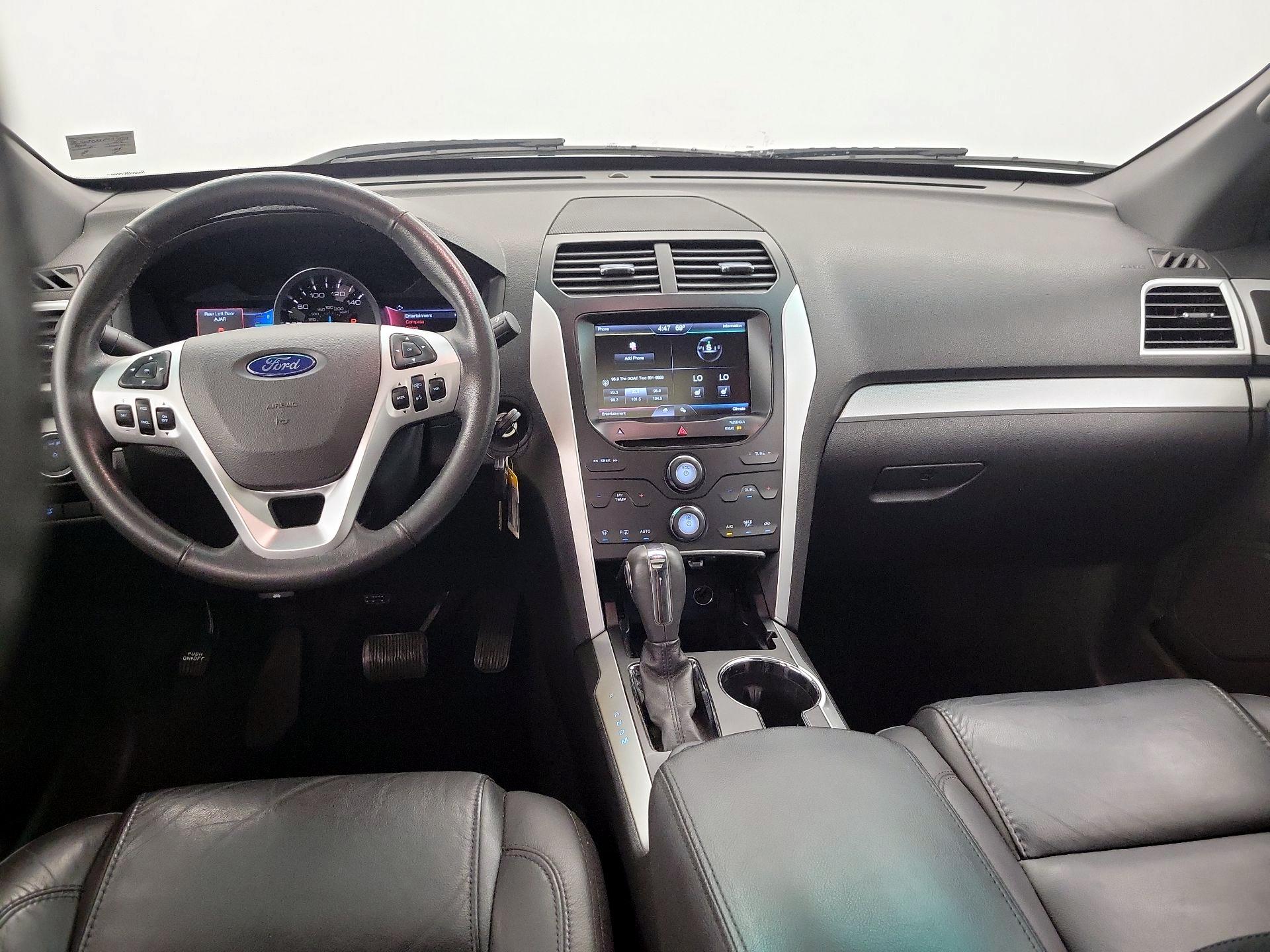 Thumbnail: 2015 Ford Explorer - 9