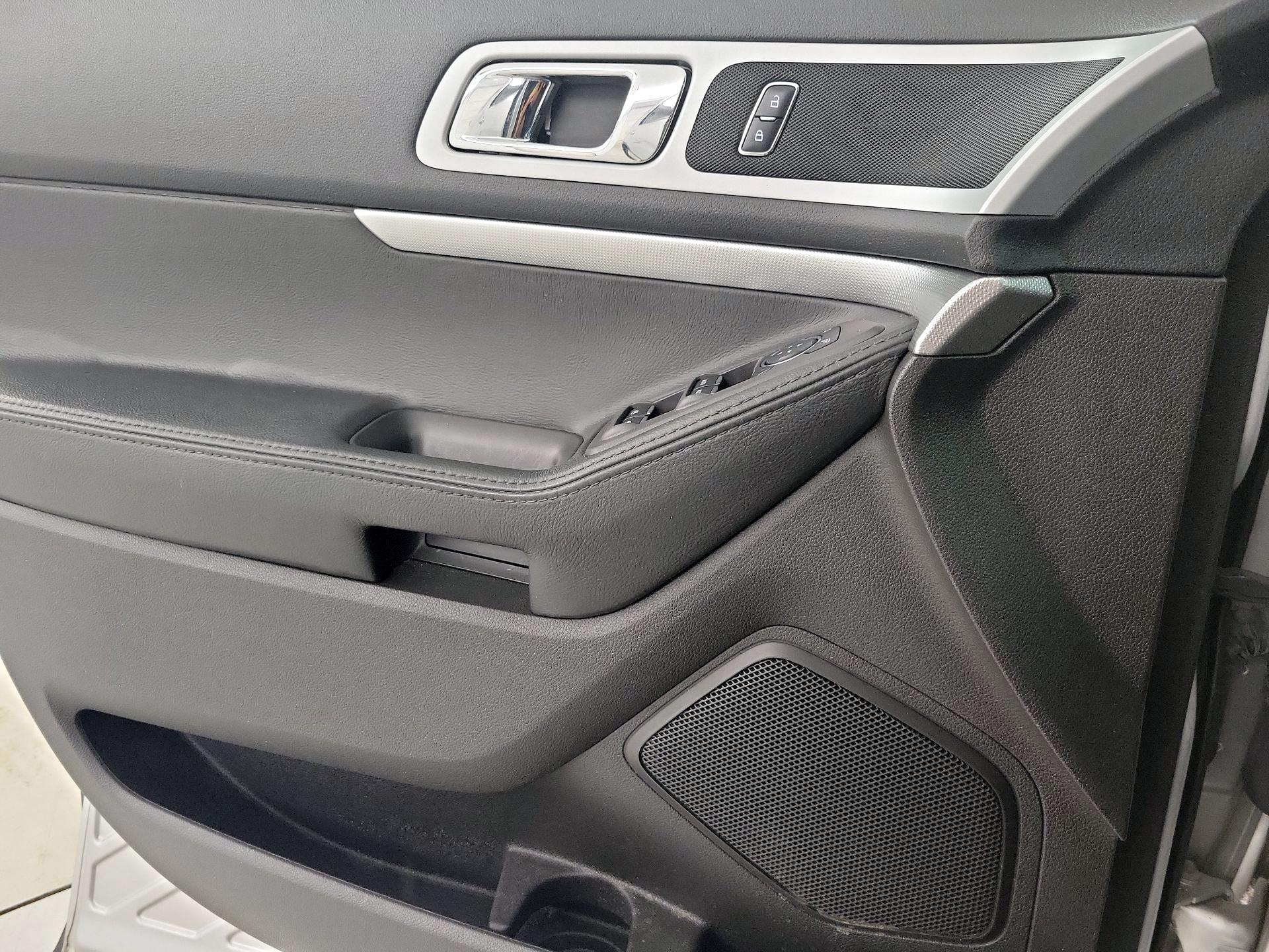 Thumbnail: 2015 Ford Explorer - 12