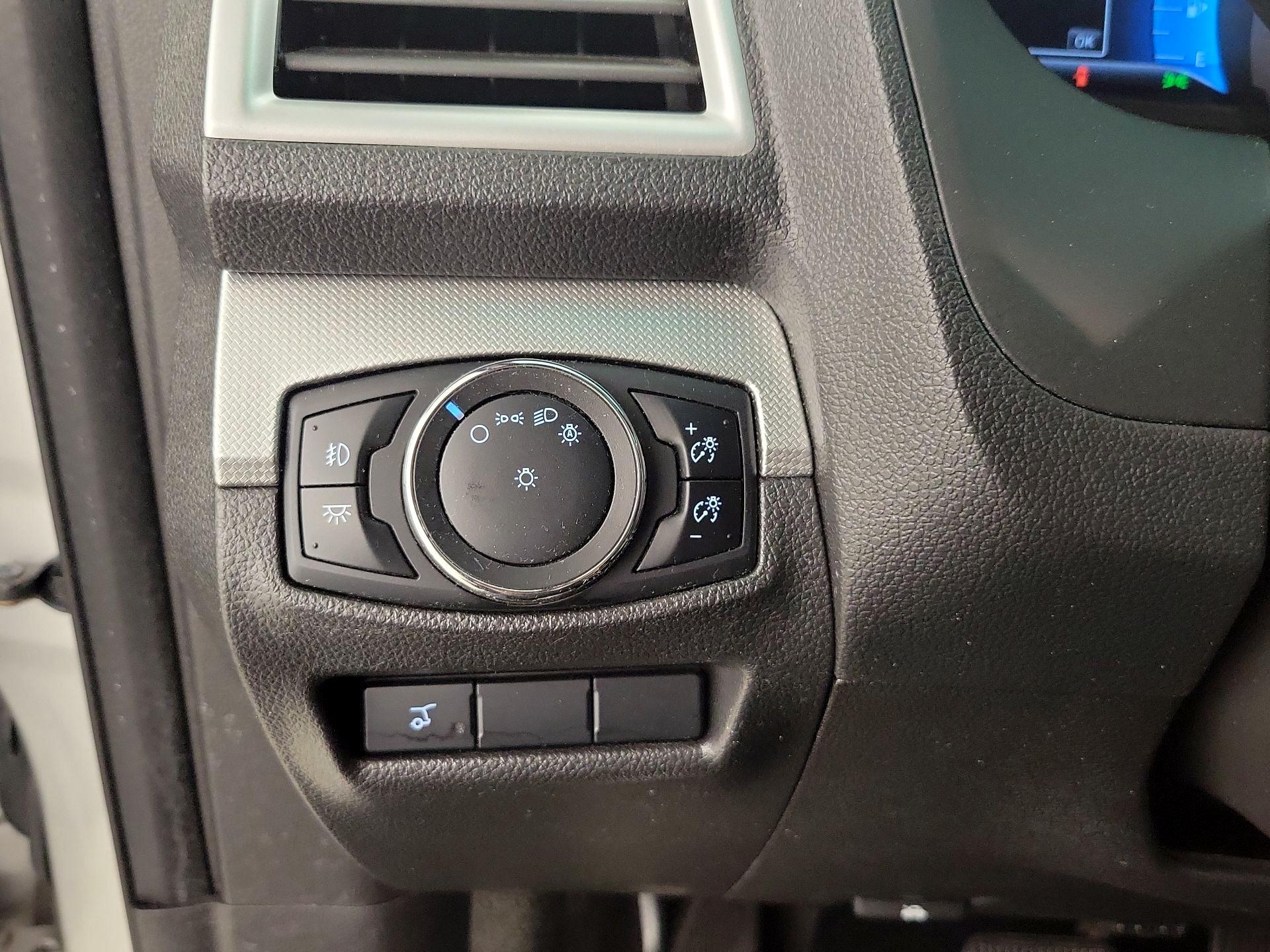 Thumbnail: 2015 Ford Explorer - 13