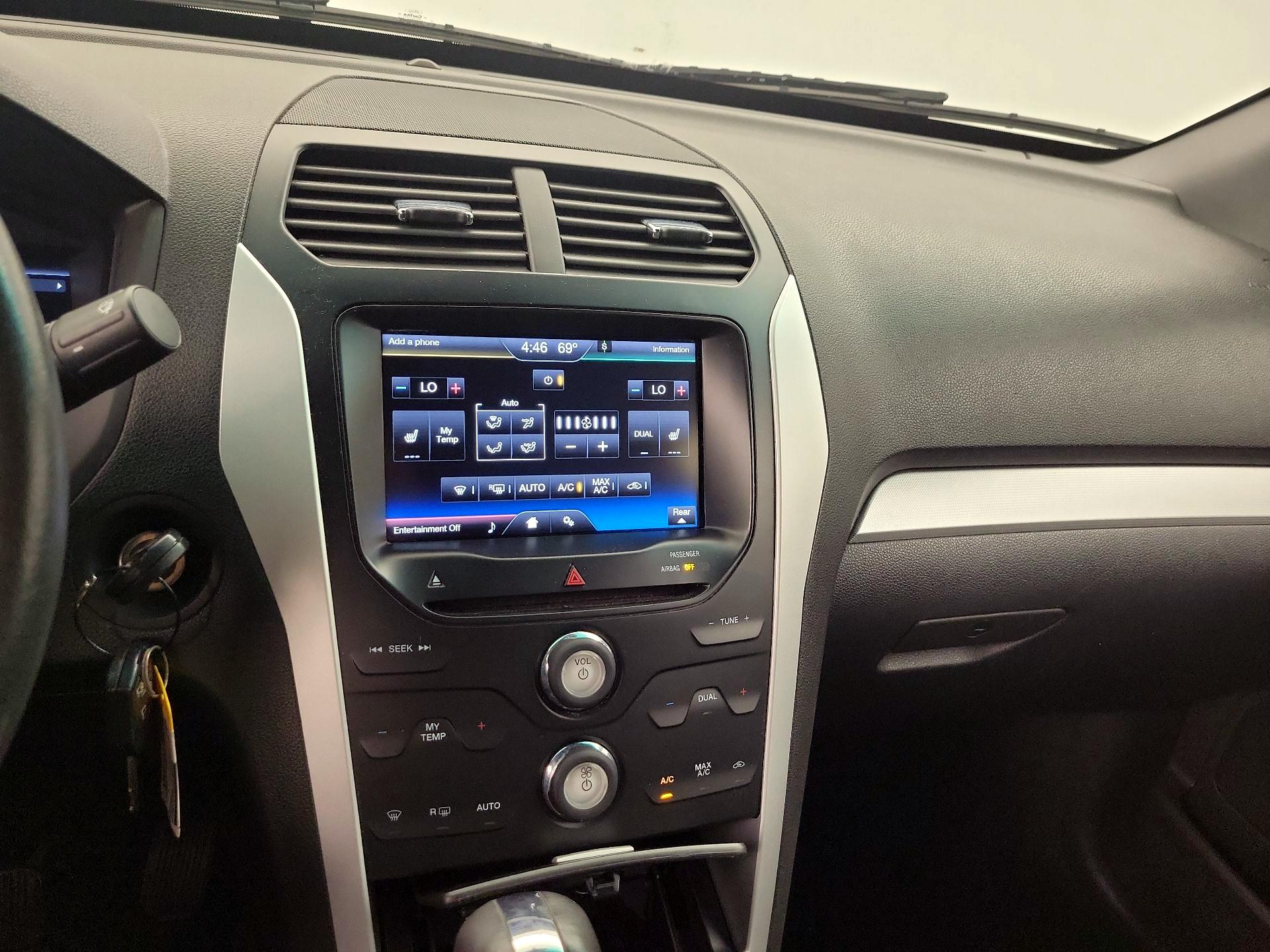 Thumbnail: 2015 Ford Explorer - 16