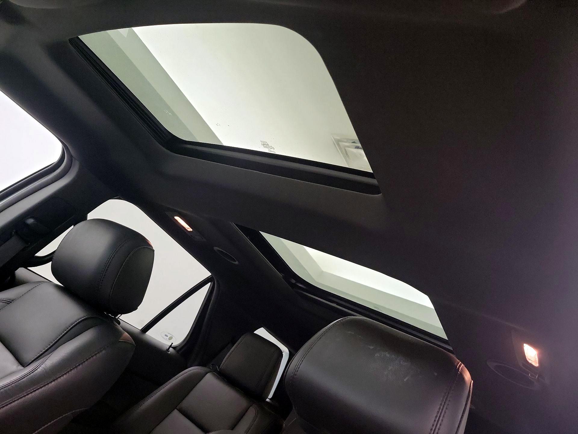 Thumbnail: 2015 Ford Explorer - 19