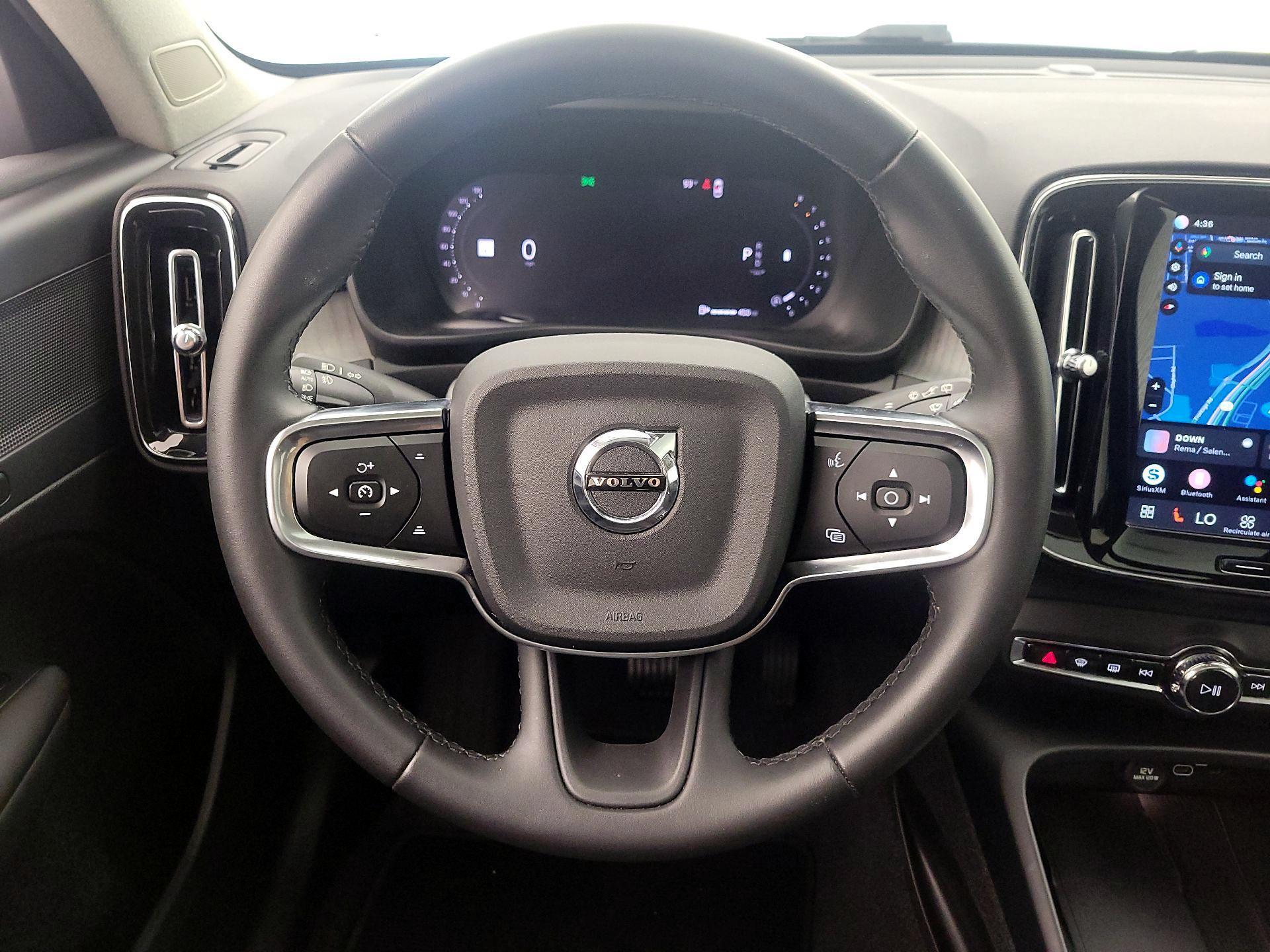 Thumbnail: 2024 Volvo XC40 - 10