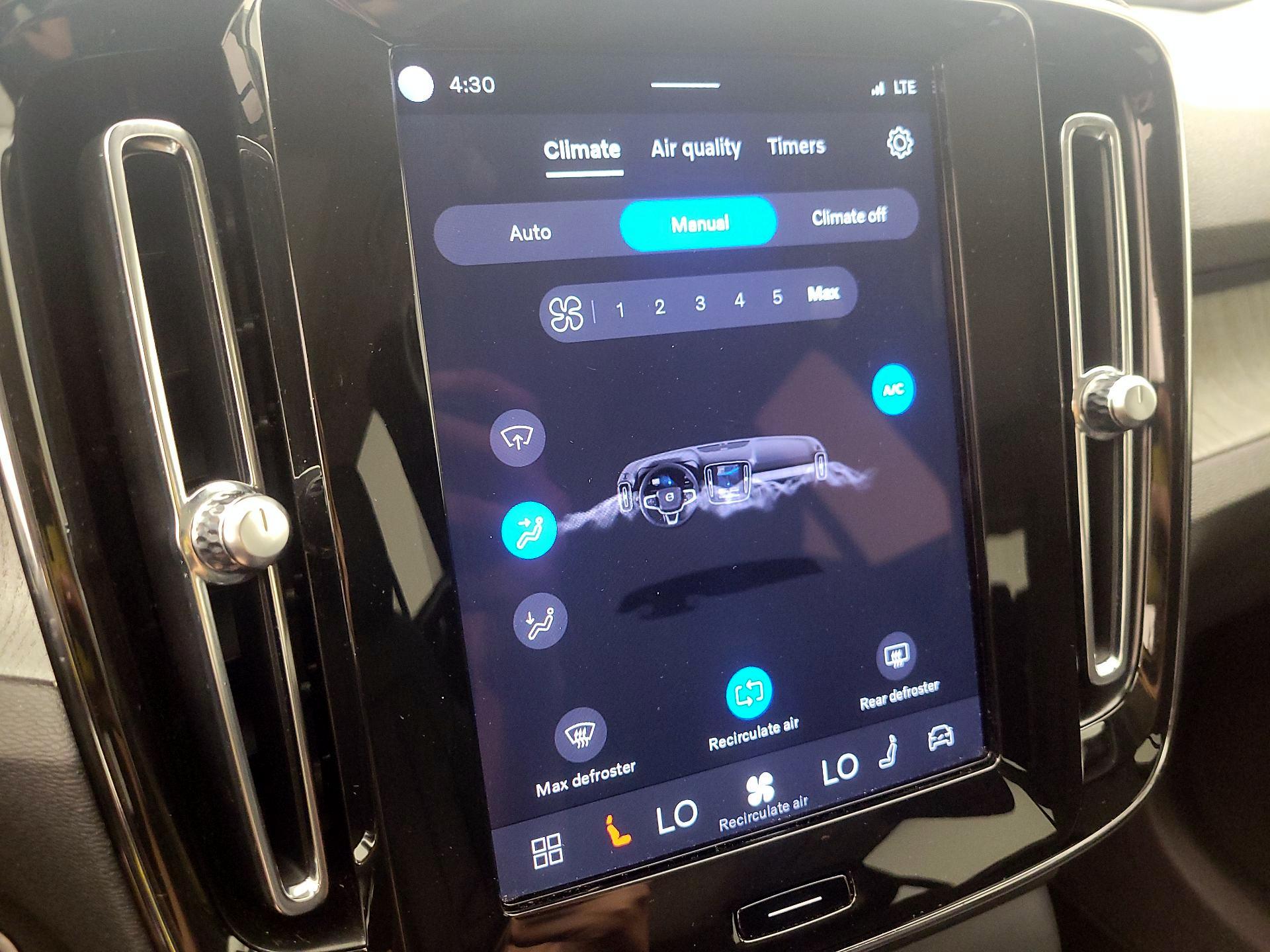 Thumbnail: 2024 Volvo XC40 - 17