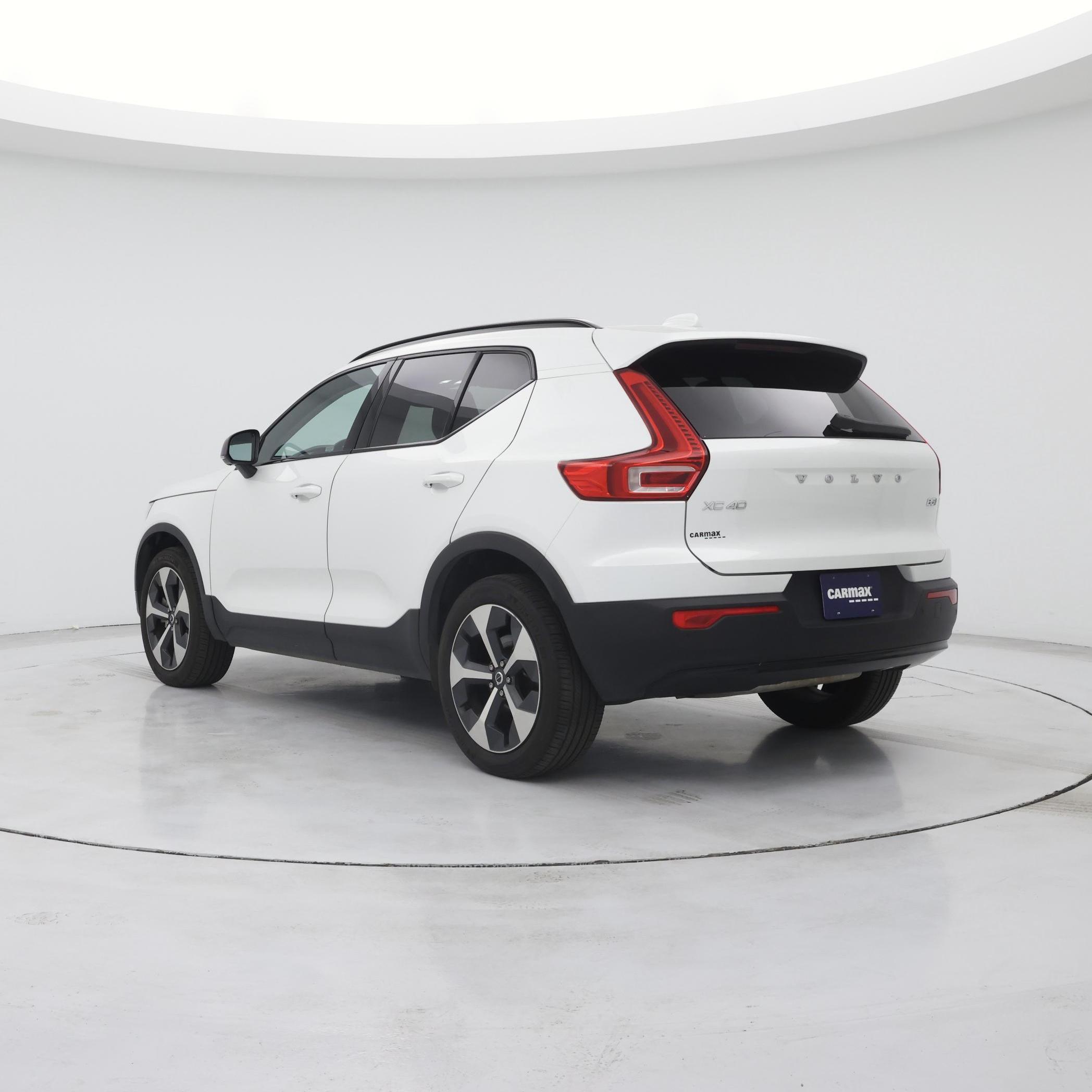 Thumbnail: 2024 Volvo XC40 - 2