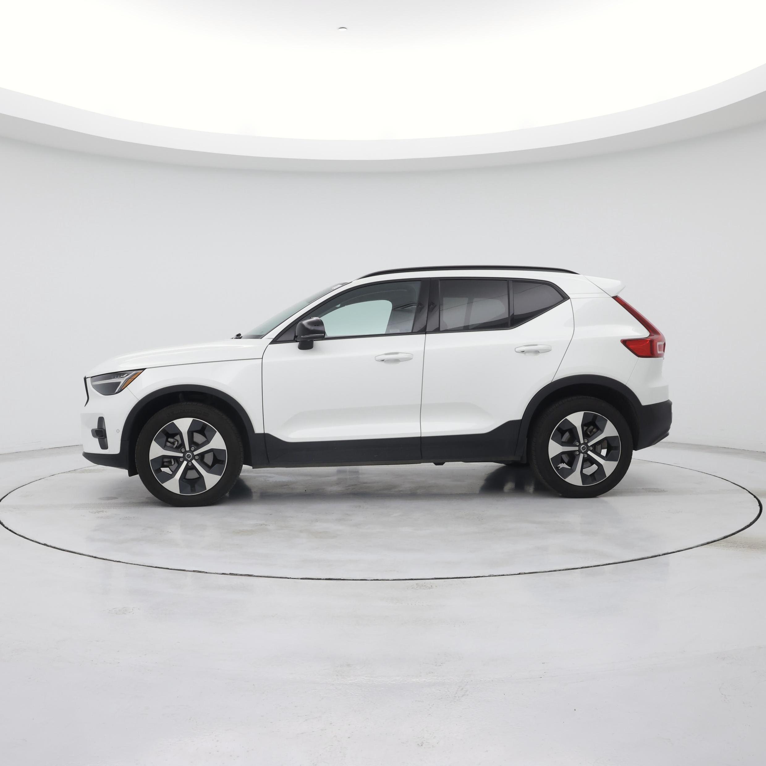 Thumbnail: 2024 Volvo XC40 - 3