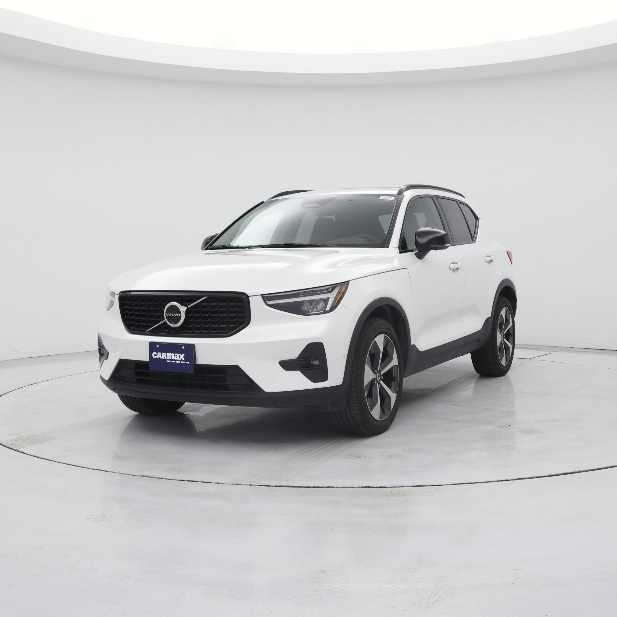 Thumbnail: 2024 Volvo XC40 - 4