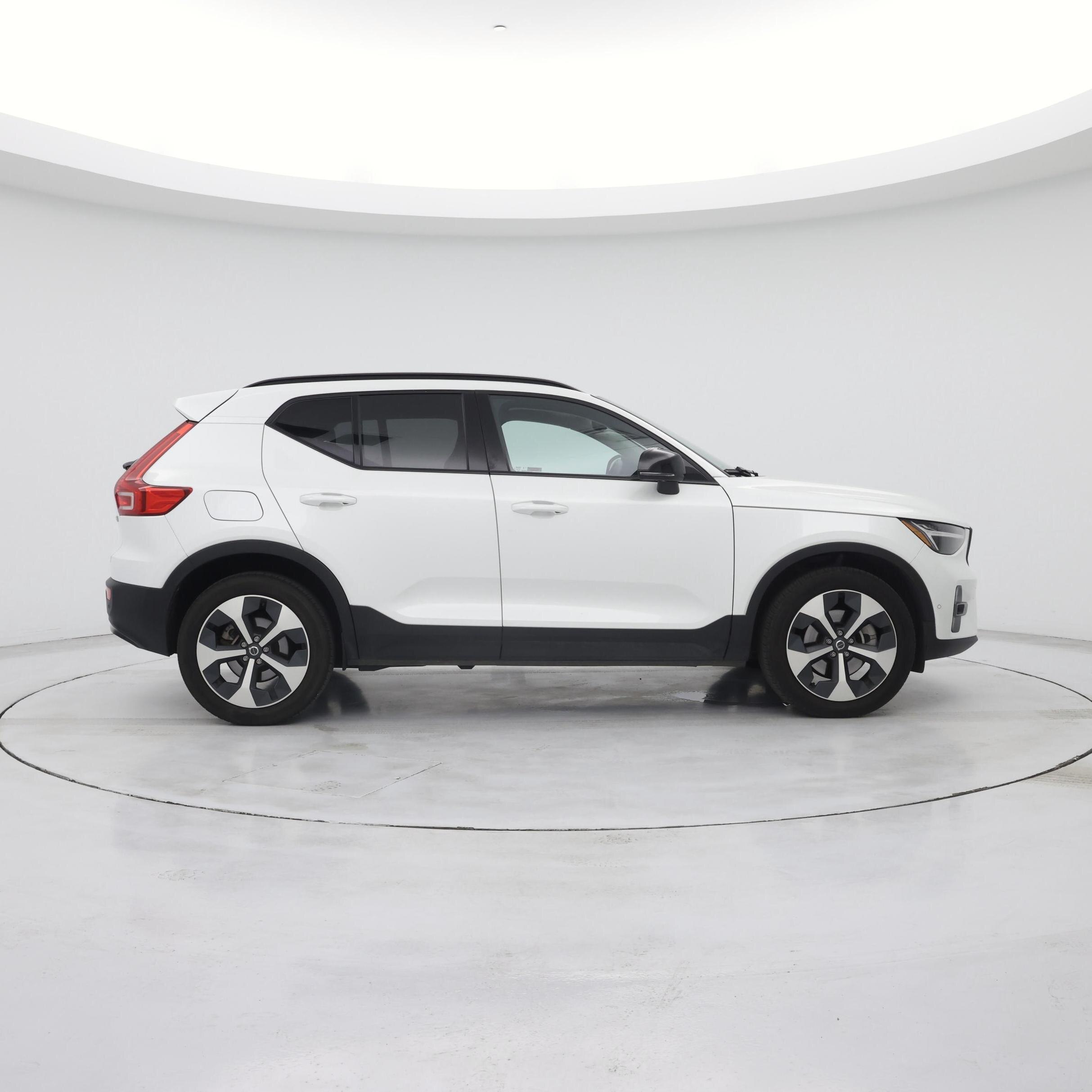 Thumbnail: 2024 Volvo XC40 - 7
