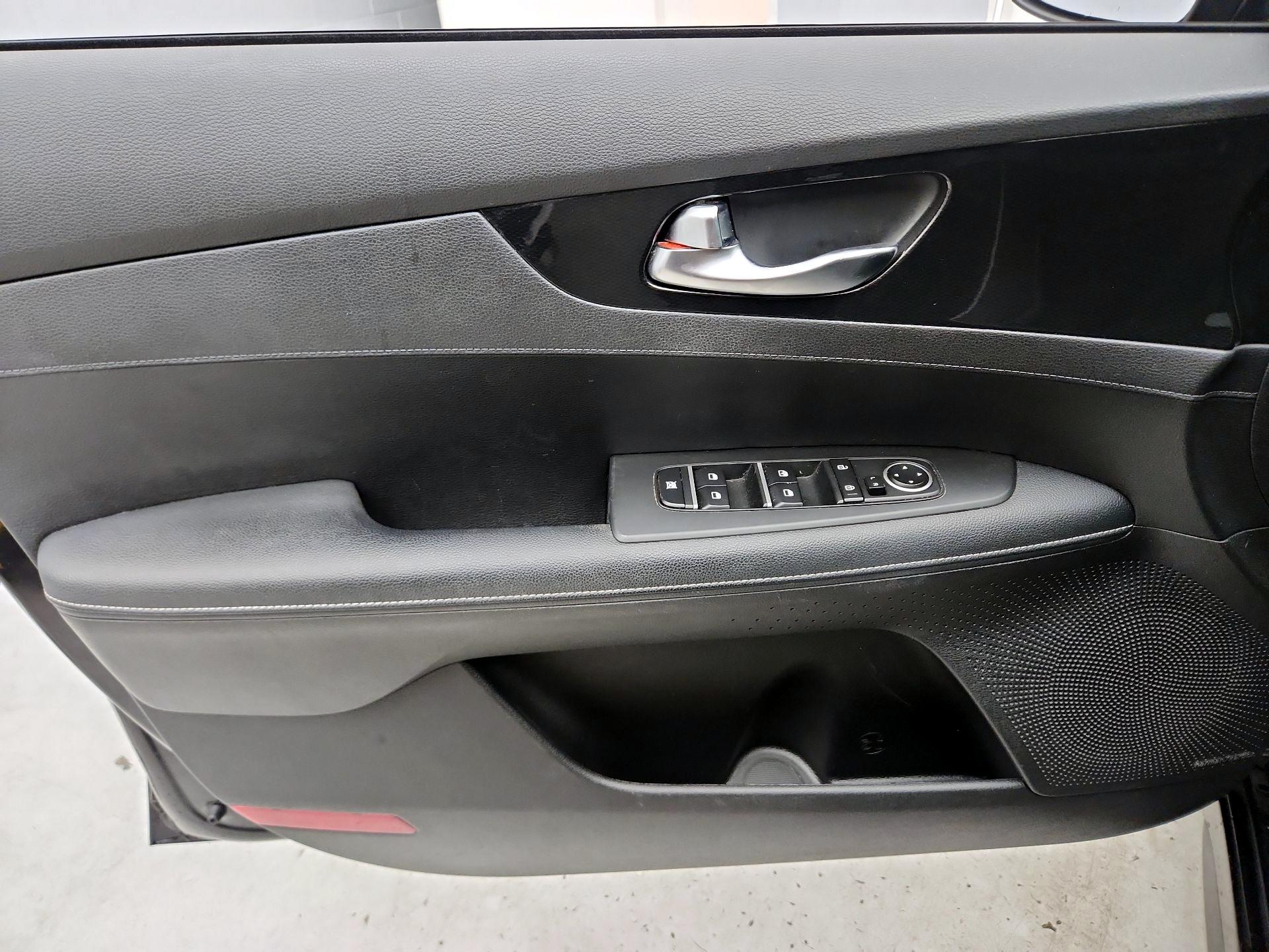 Thumbnail: 2022 Kia Forte - 12
