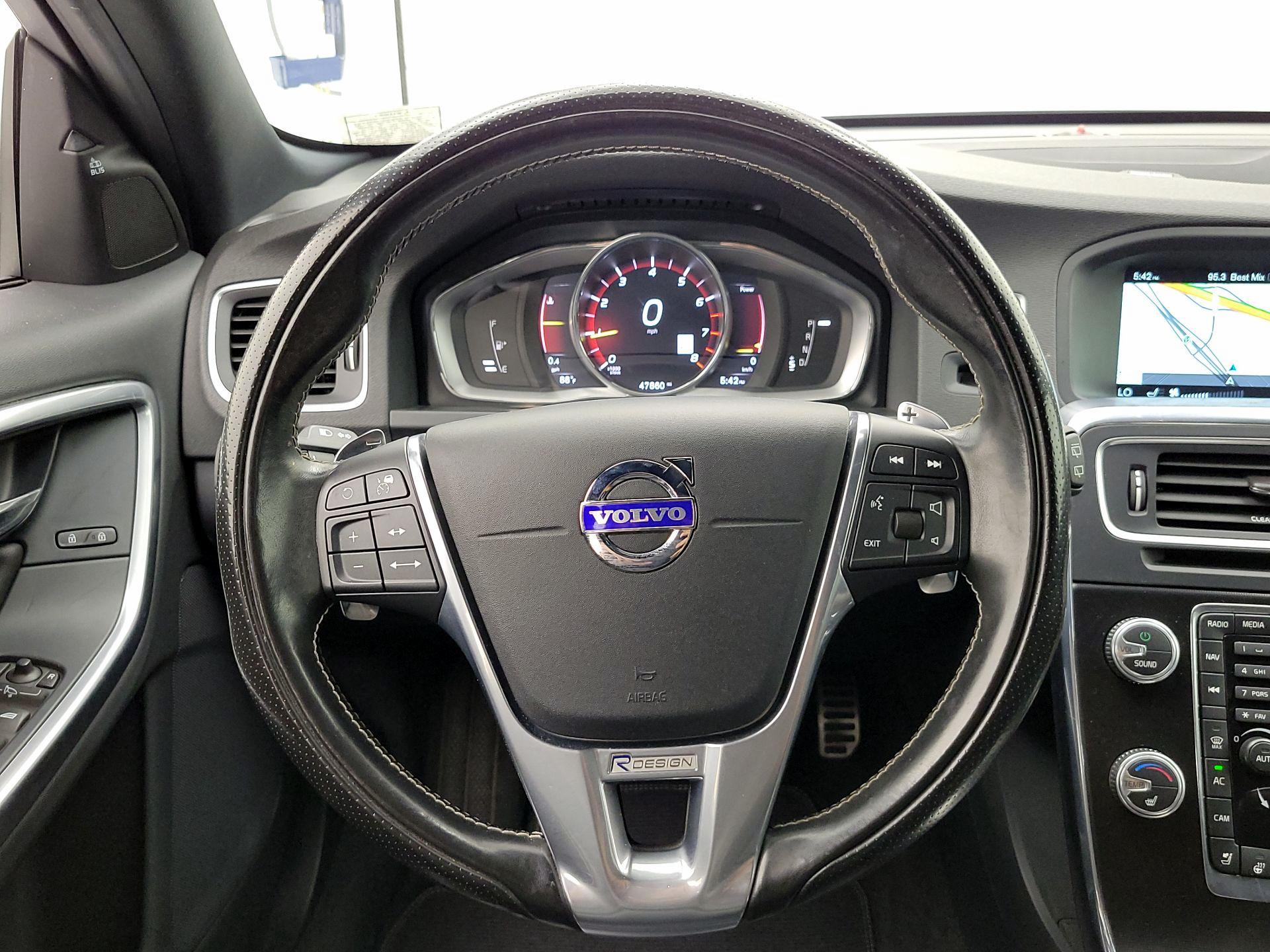 Thumbnail: 2017 Volvo V60 - 10