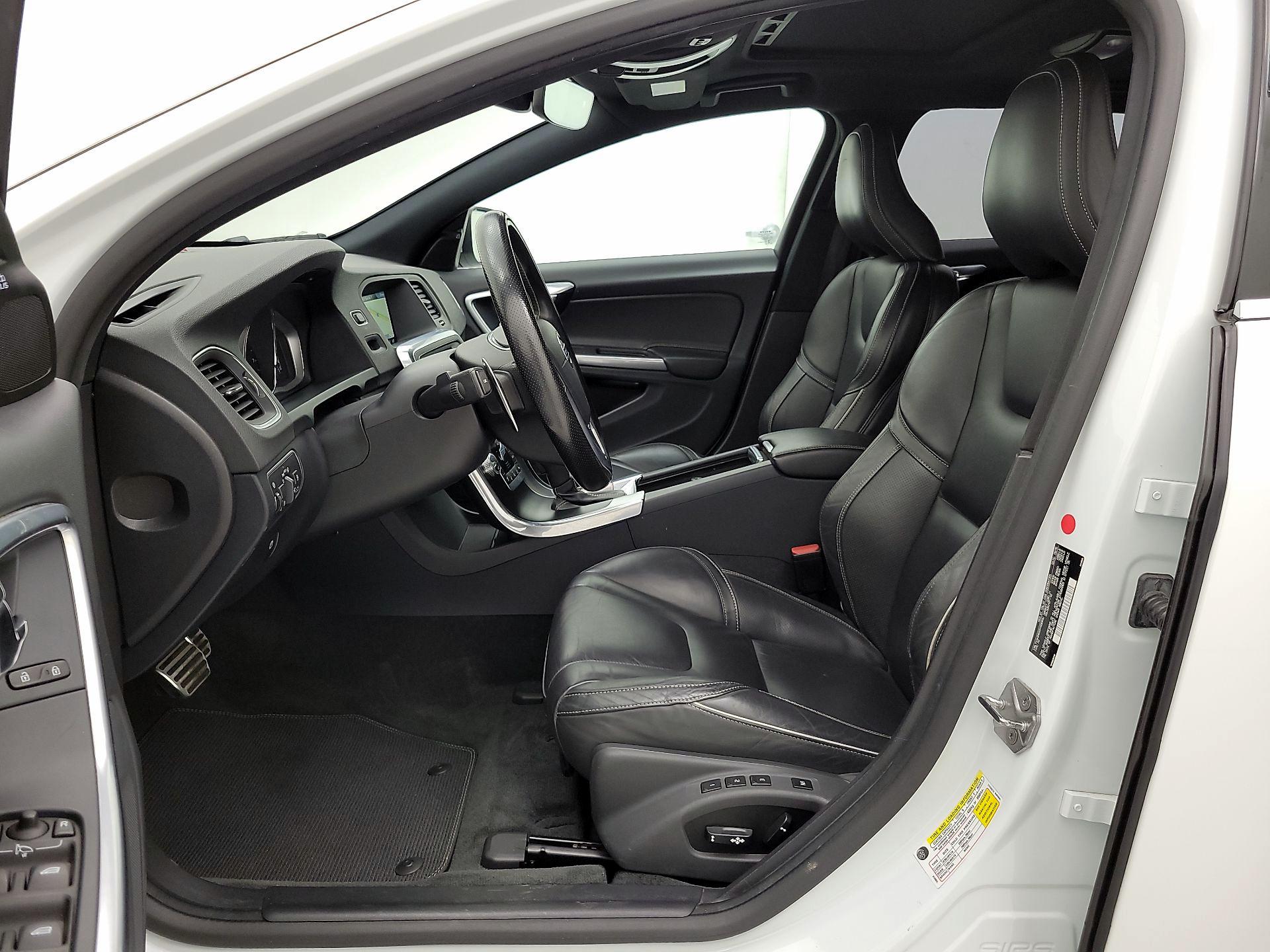 Thumbnail: 2017 Volvo V60 - 11
